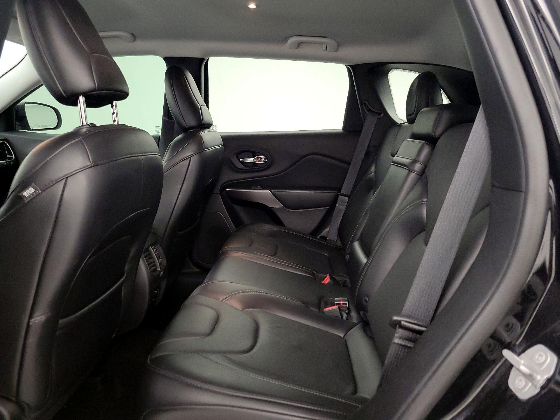 Thumbnail: 2019 Jeep Cherokee - 19