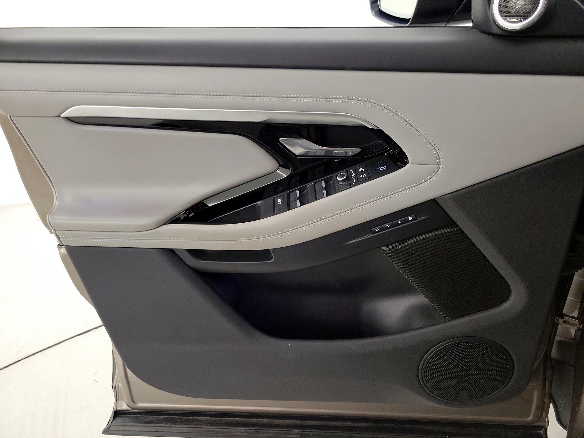 Thumbnail: 2020 Land Rover Range Rover Evoque - 12