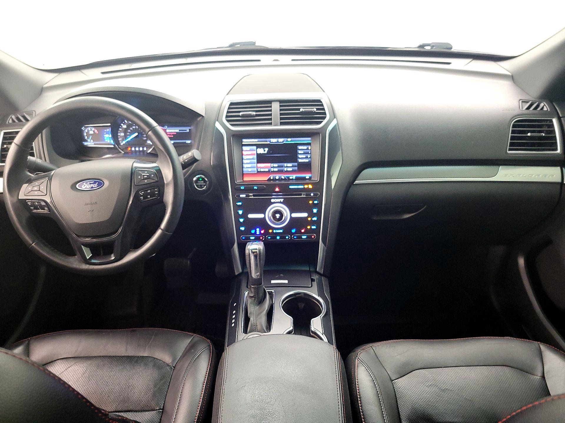 Thumbnail: 2016 Ford Explorer - 9
