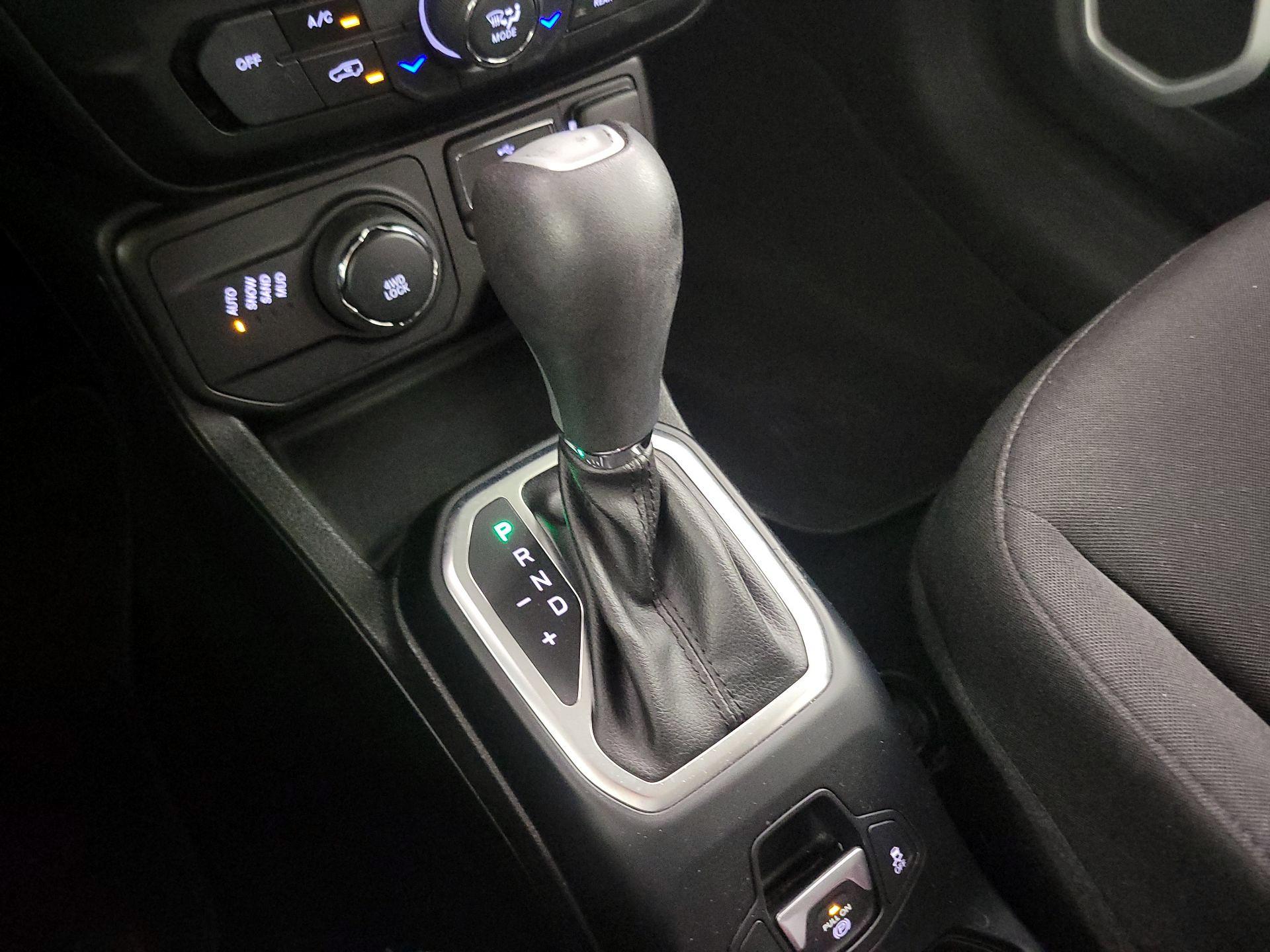 Thumbnail: 2018 Jeep Renegade - 17