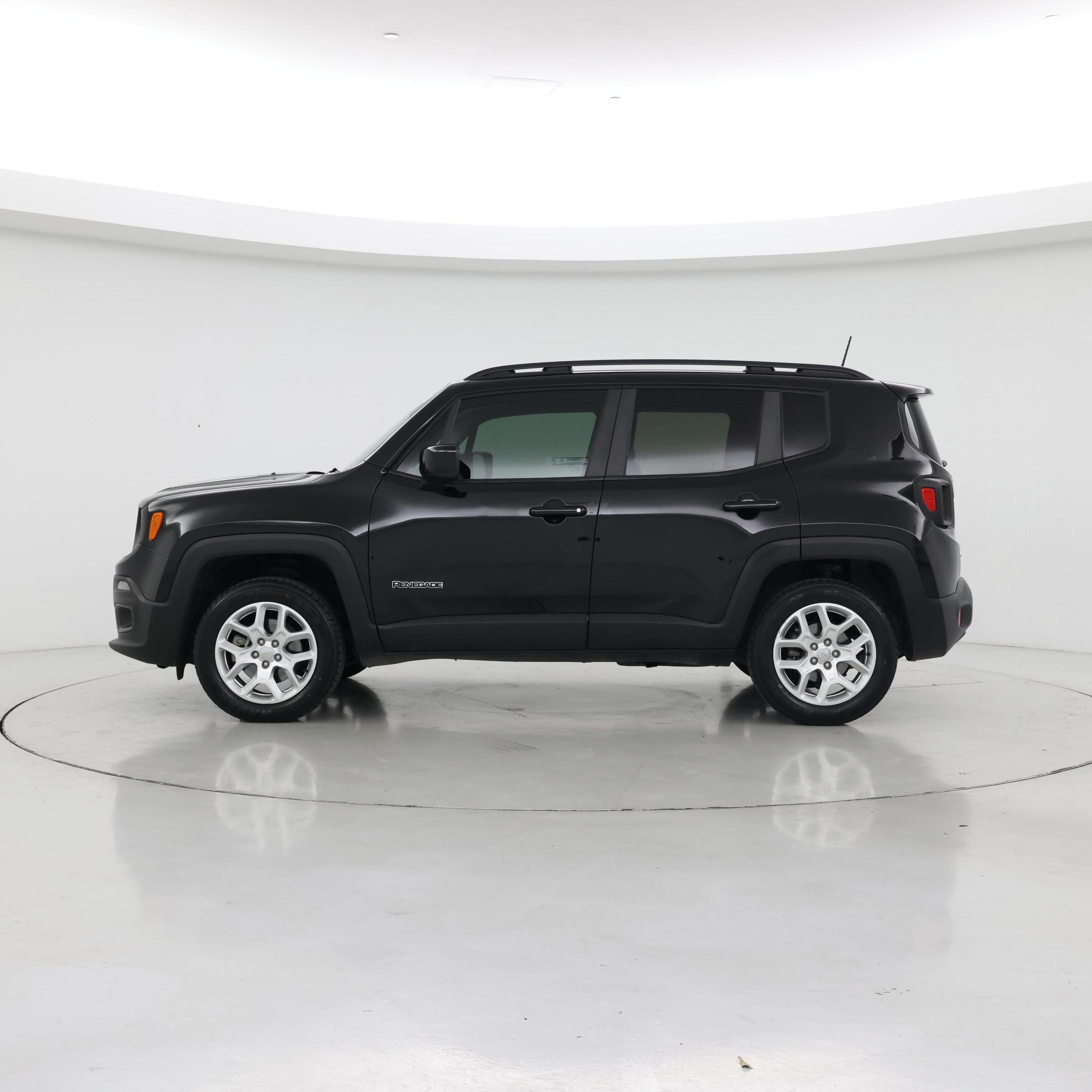Thumbnail: 2018 Jeep Renegade - 3