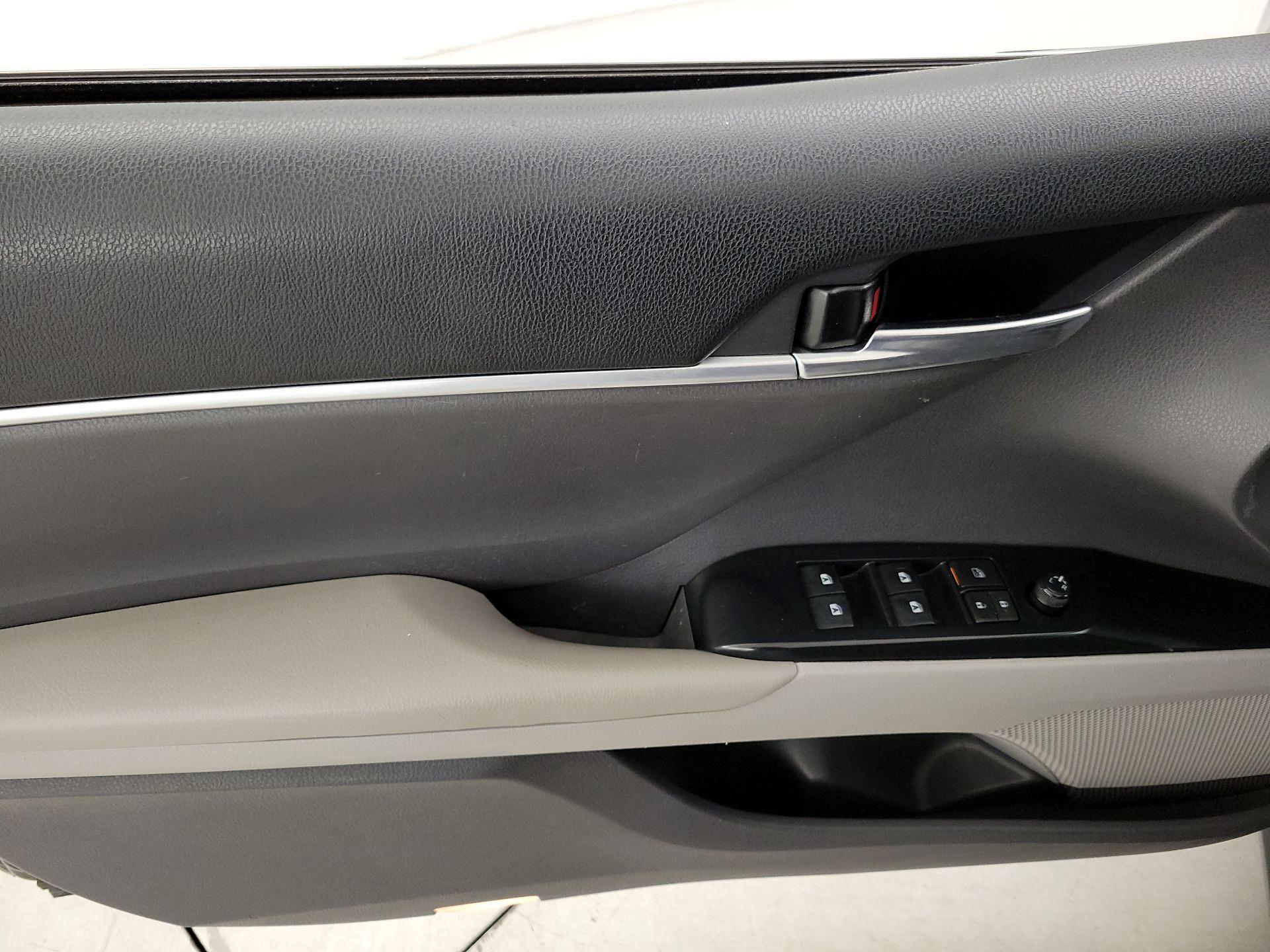 Thumbnail: 2018 Toyota Camry - 12