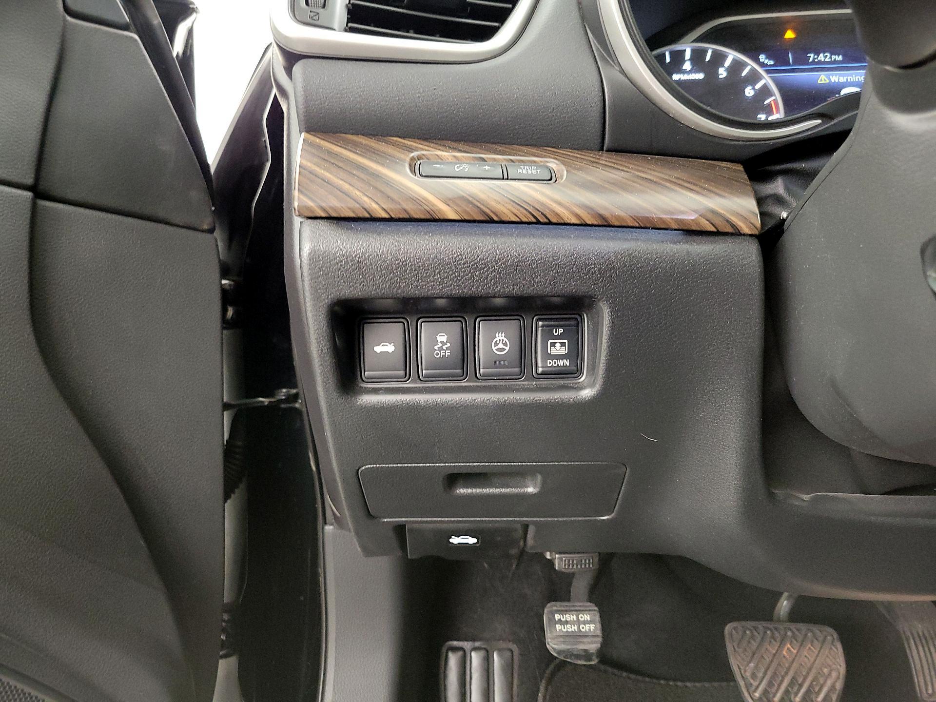 Thumbnail: 2016 Nissan Maxima - 13