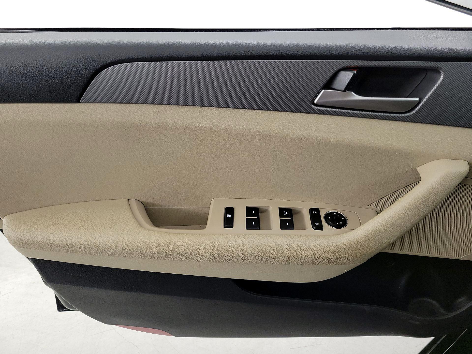 Thumbnail: 2019 Hyundai Sonata - 12