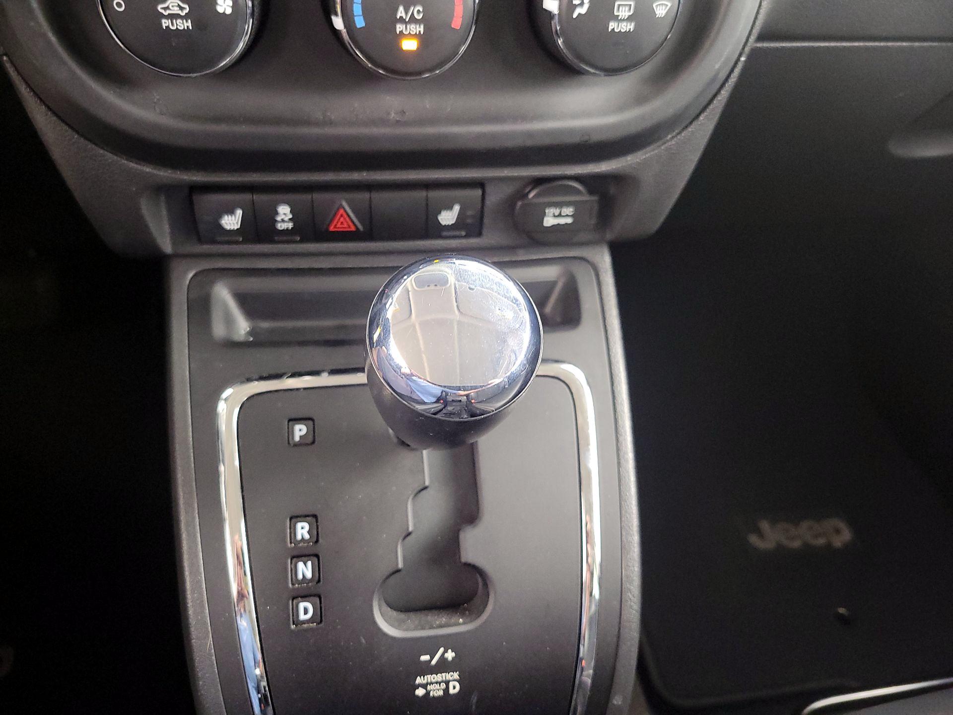 Thumbnail: 2017 Jeep Patriot - 15