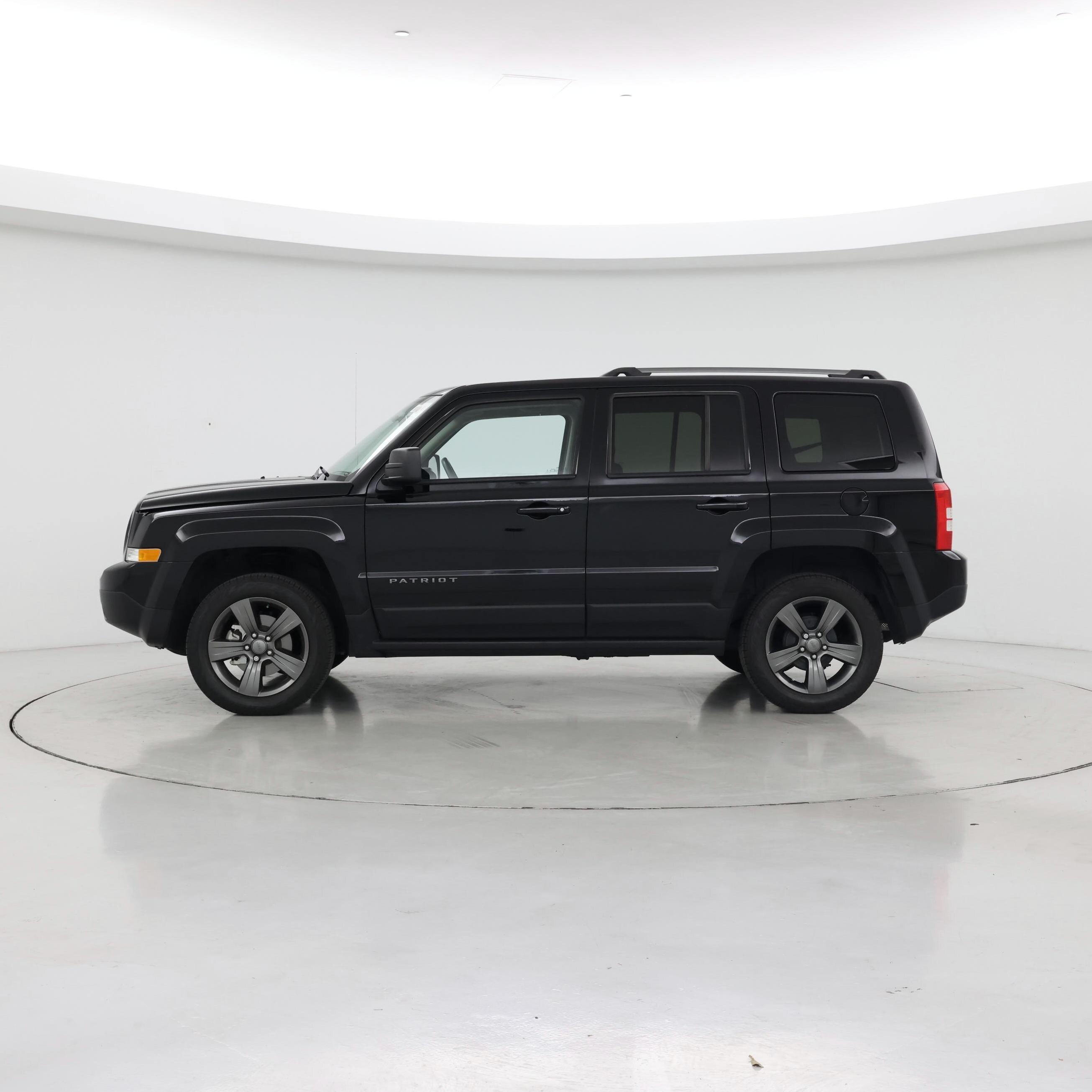 Thumbnail: 2017 Jeep Patriot - 3