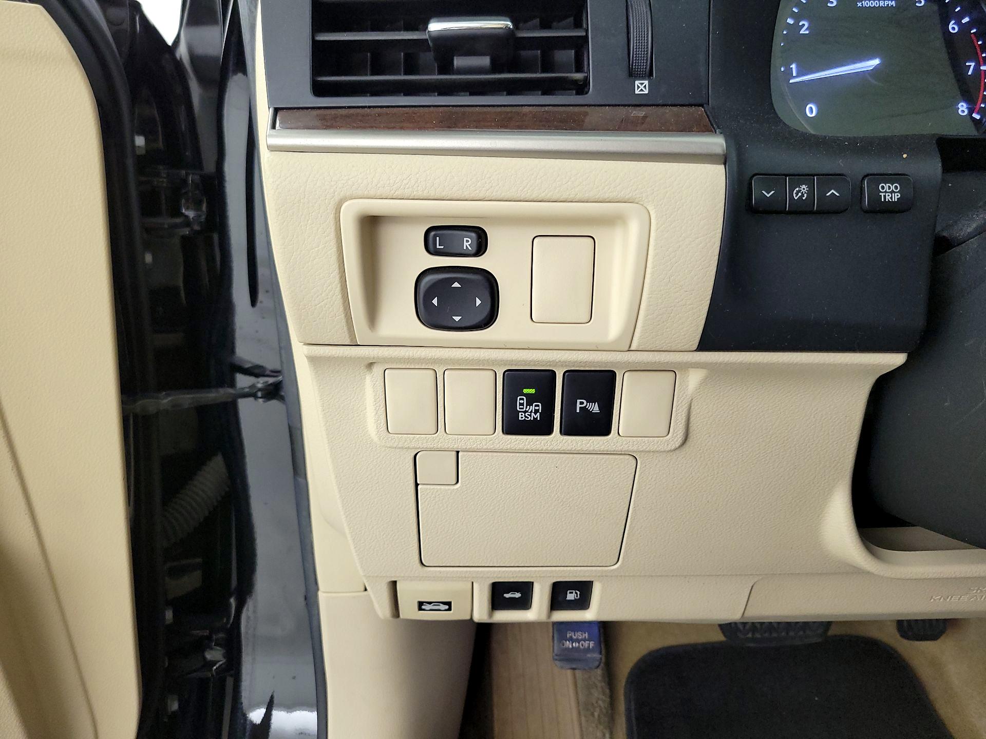Thumbnail: 2013 Lexus ES - 13