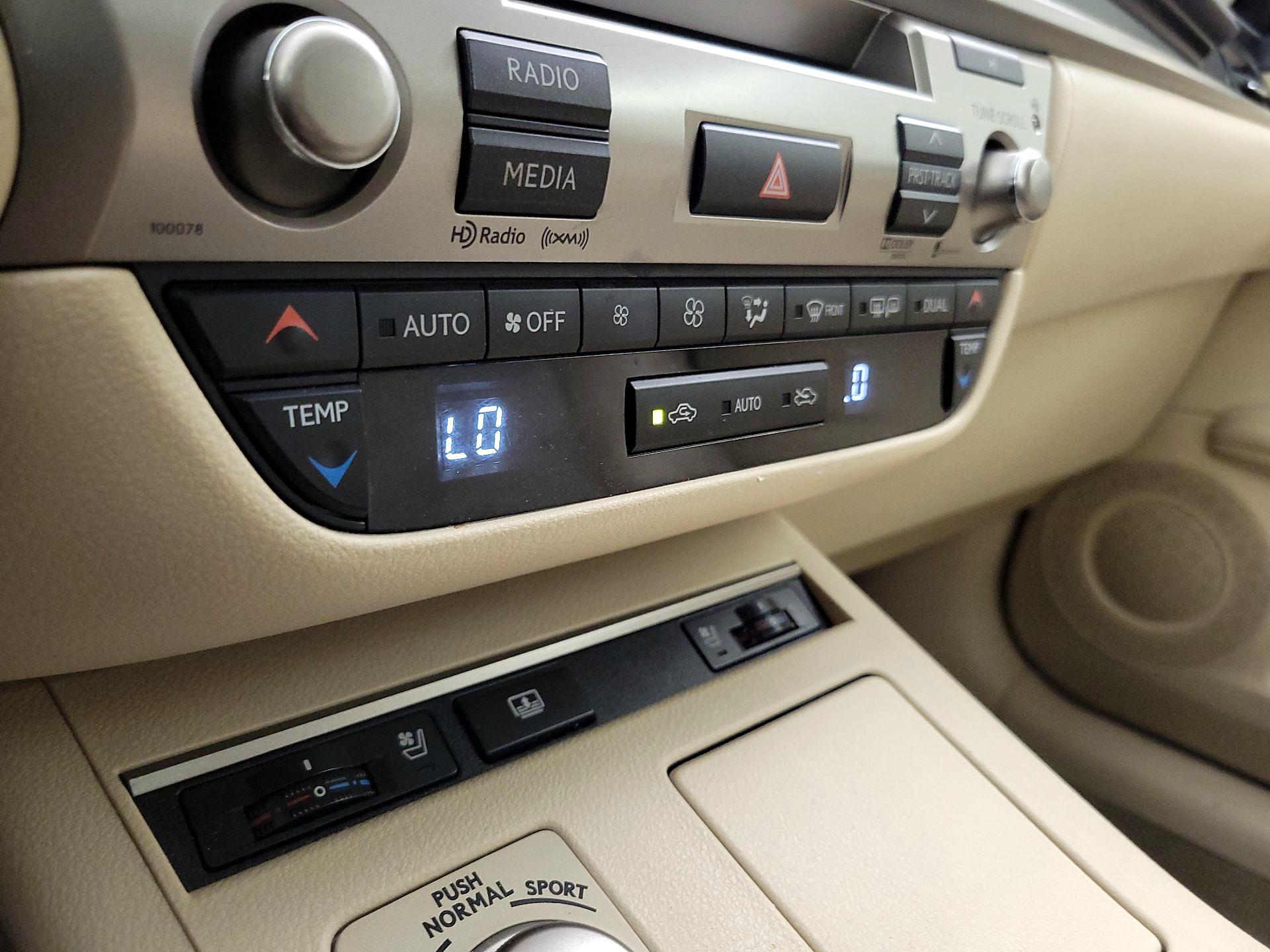 Thumbnail: 2013 Lexus ES - 17