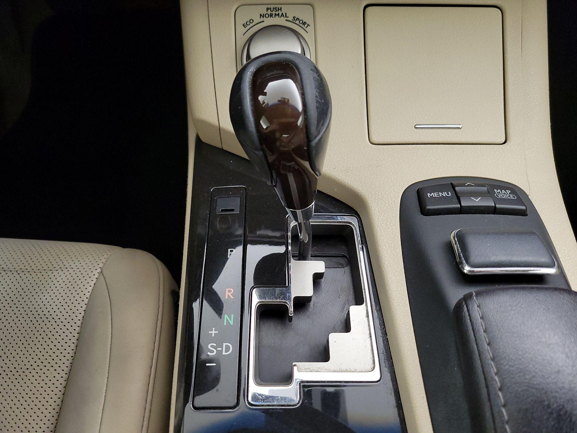 Thumbnail: 2013 Lexus ES - 18