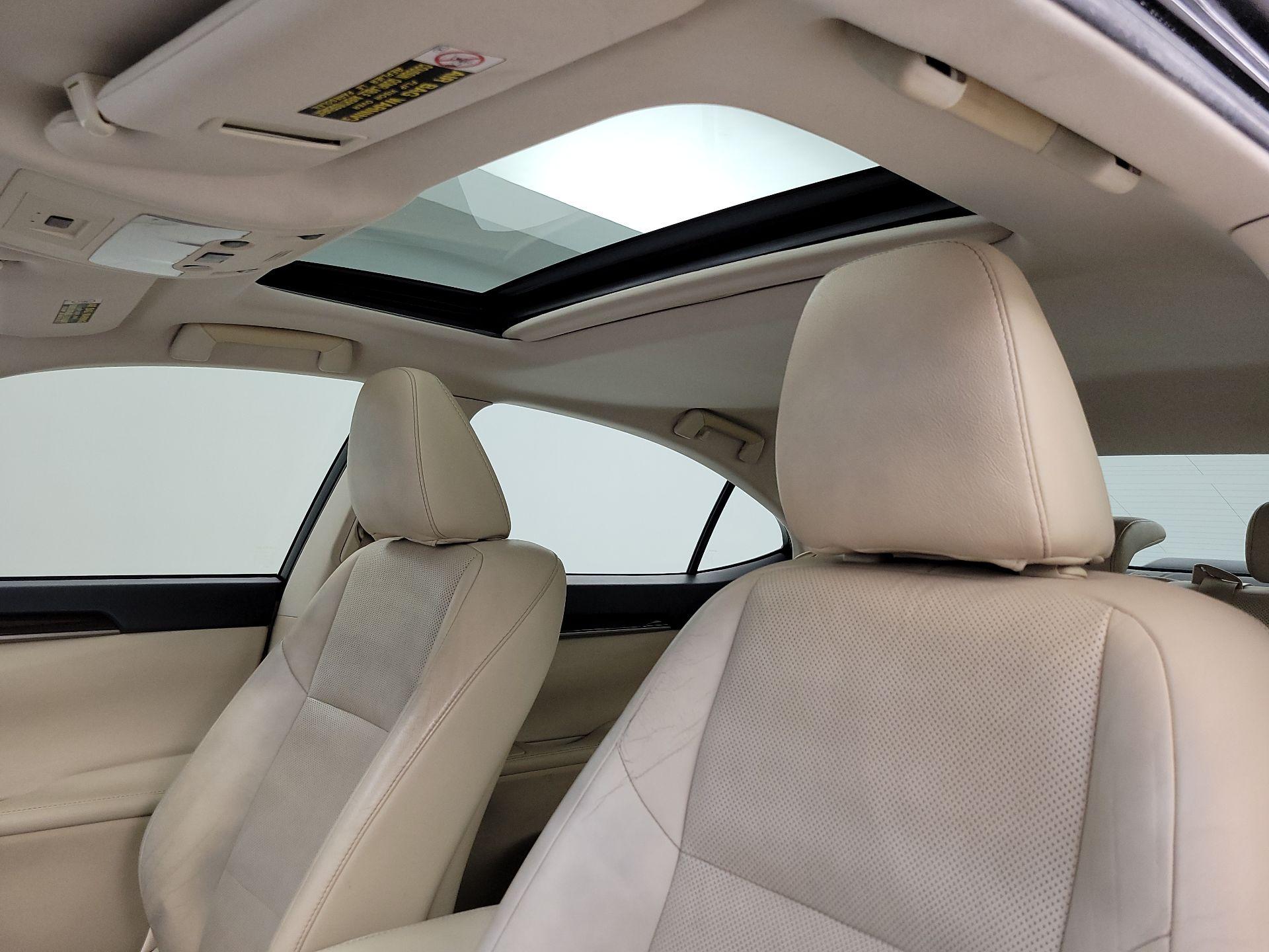 Thumbnail: 2013 Lexus ES - 20