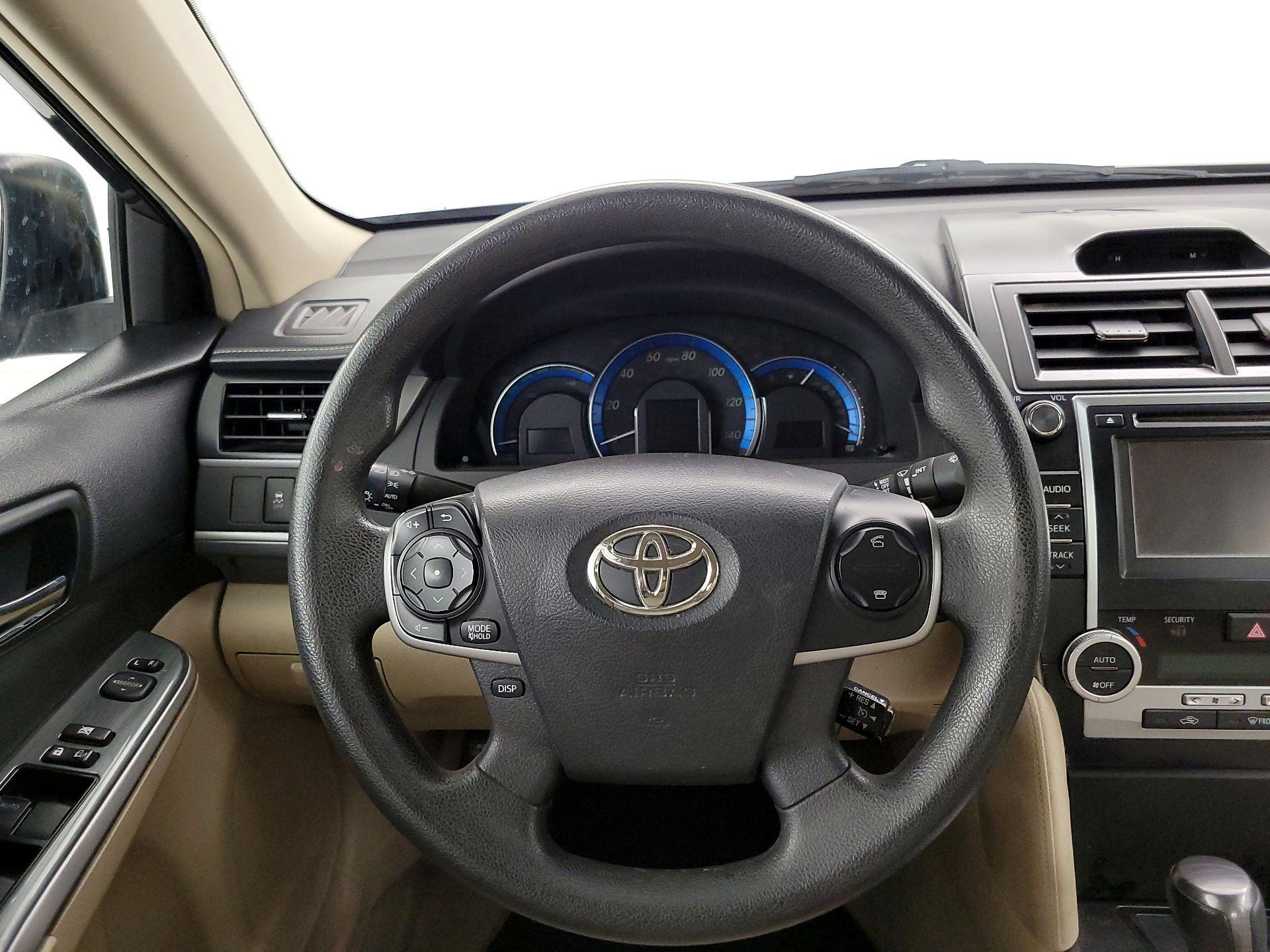 Thumbnail: 2014 Toyota Camry - 10