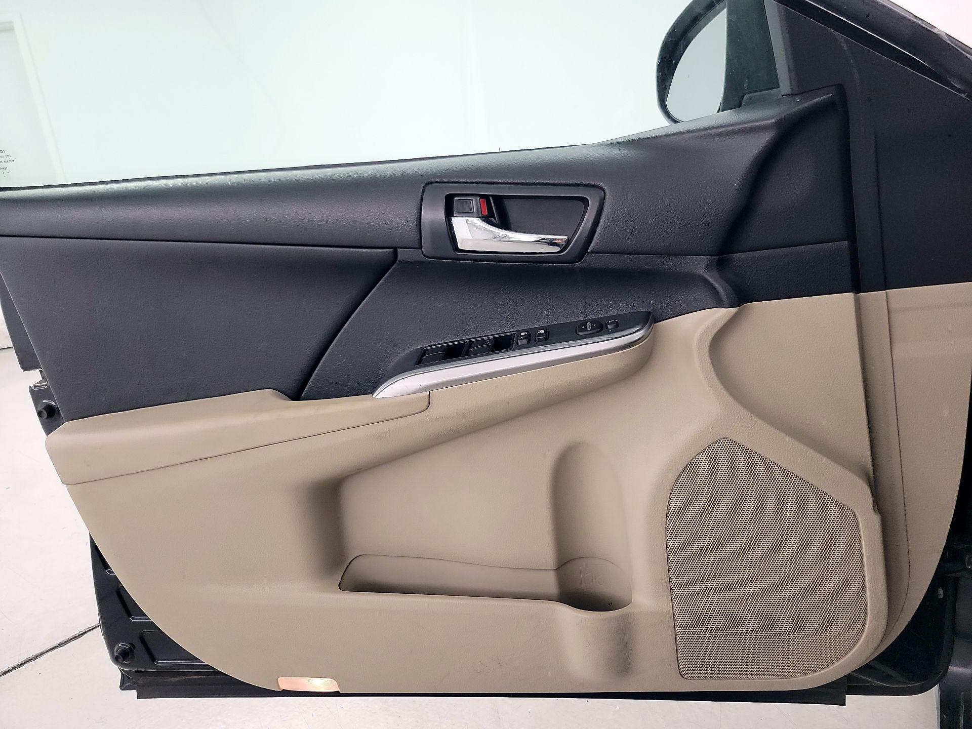 Thumbnail: 2014 Toyota Camry - 12