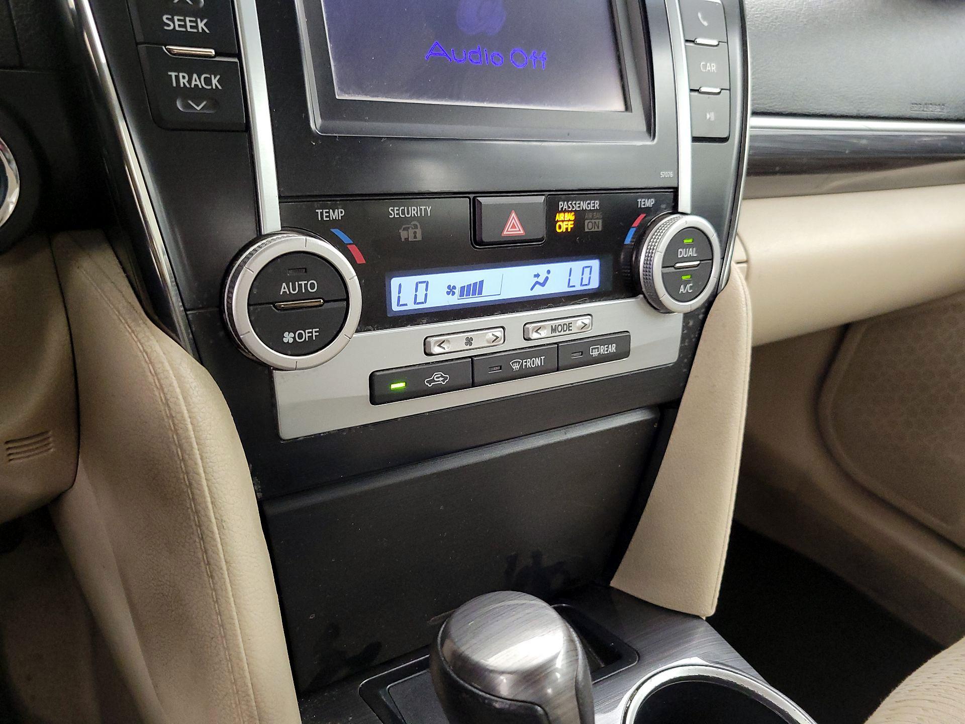 Thumbnail: 2014 Toyota Camry - 15