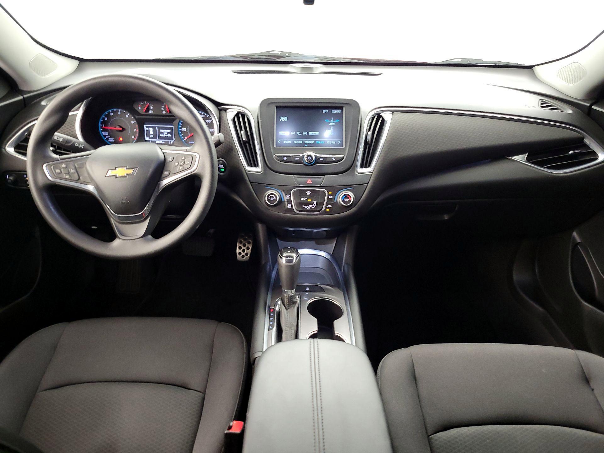 Thumbnail: 2017 Chevrolet Malibu - 9