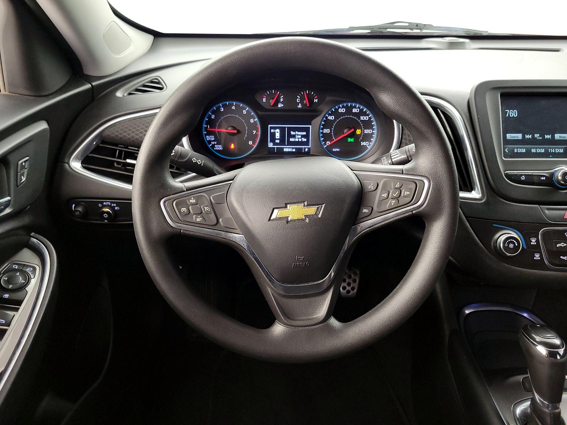 Thumbnail: 2017 Chevrolet Malibu - 10
