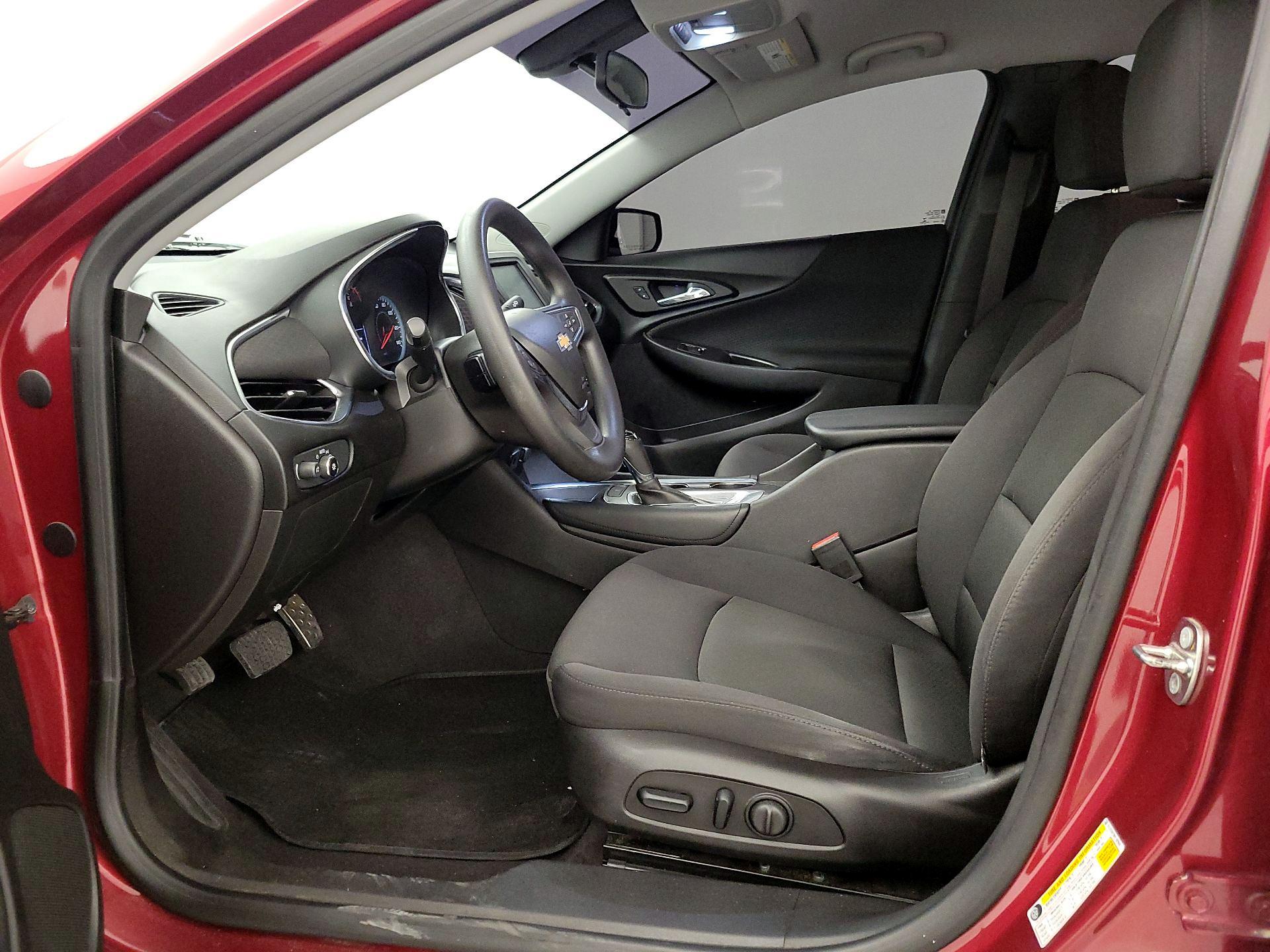 Thumbnail: 2017 Chevrolet Malibu - 11