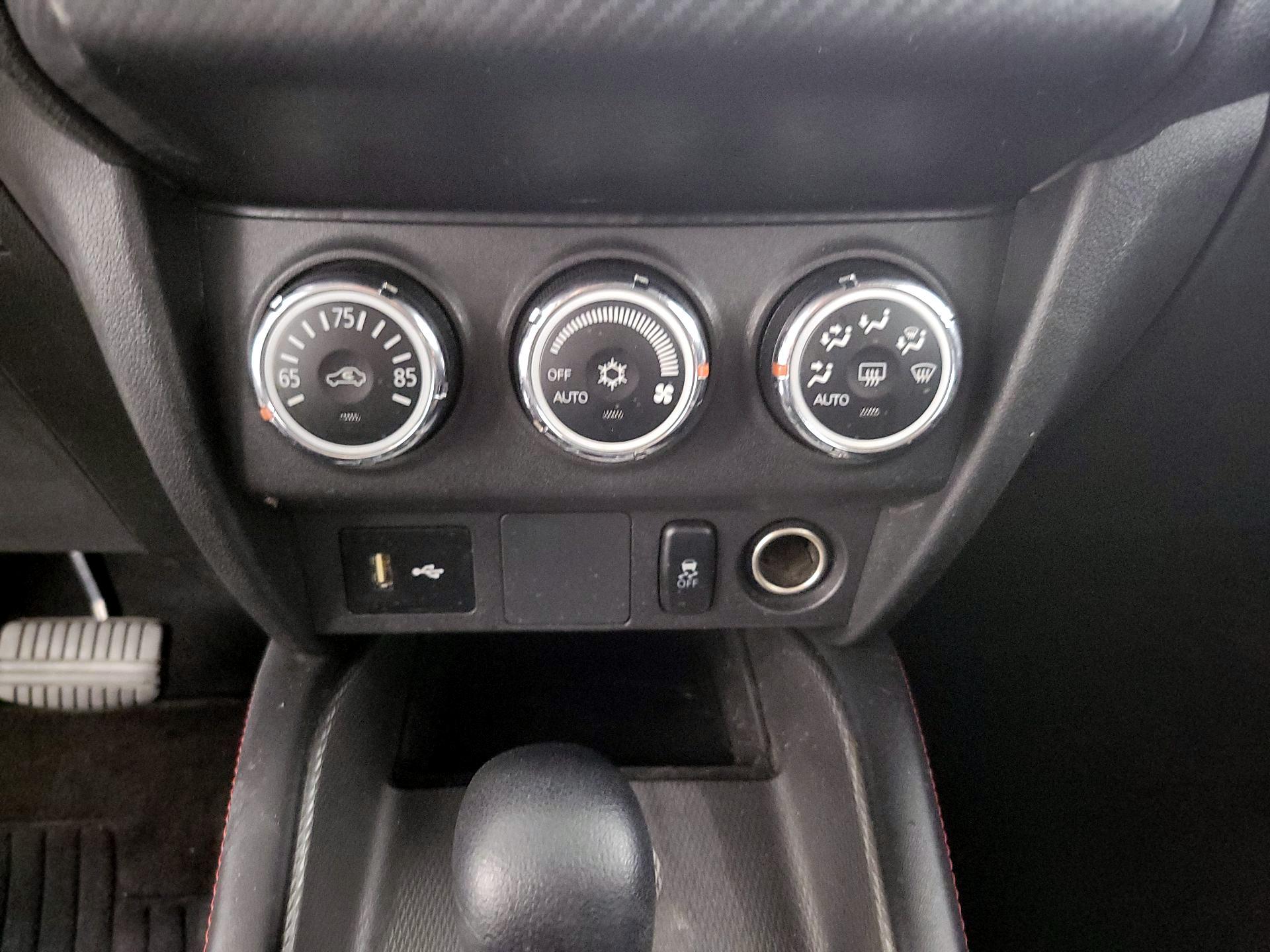 Thumbnail: 2018 Mitsubishi Outlander Sport - 16