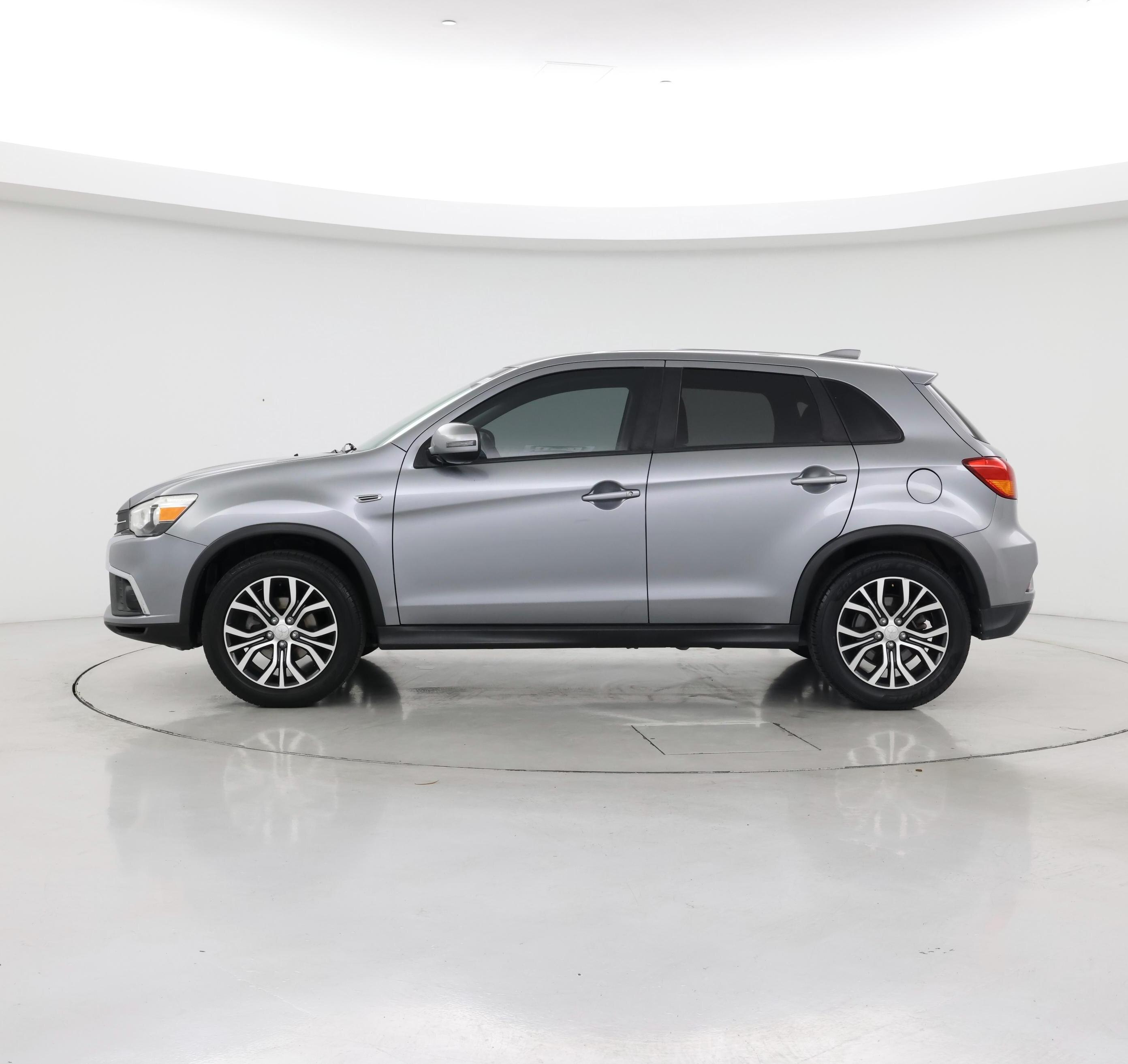 Thumbnail: 2018 Mitsubishi Outlander Sport - 3