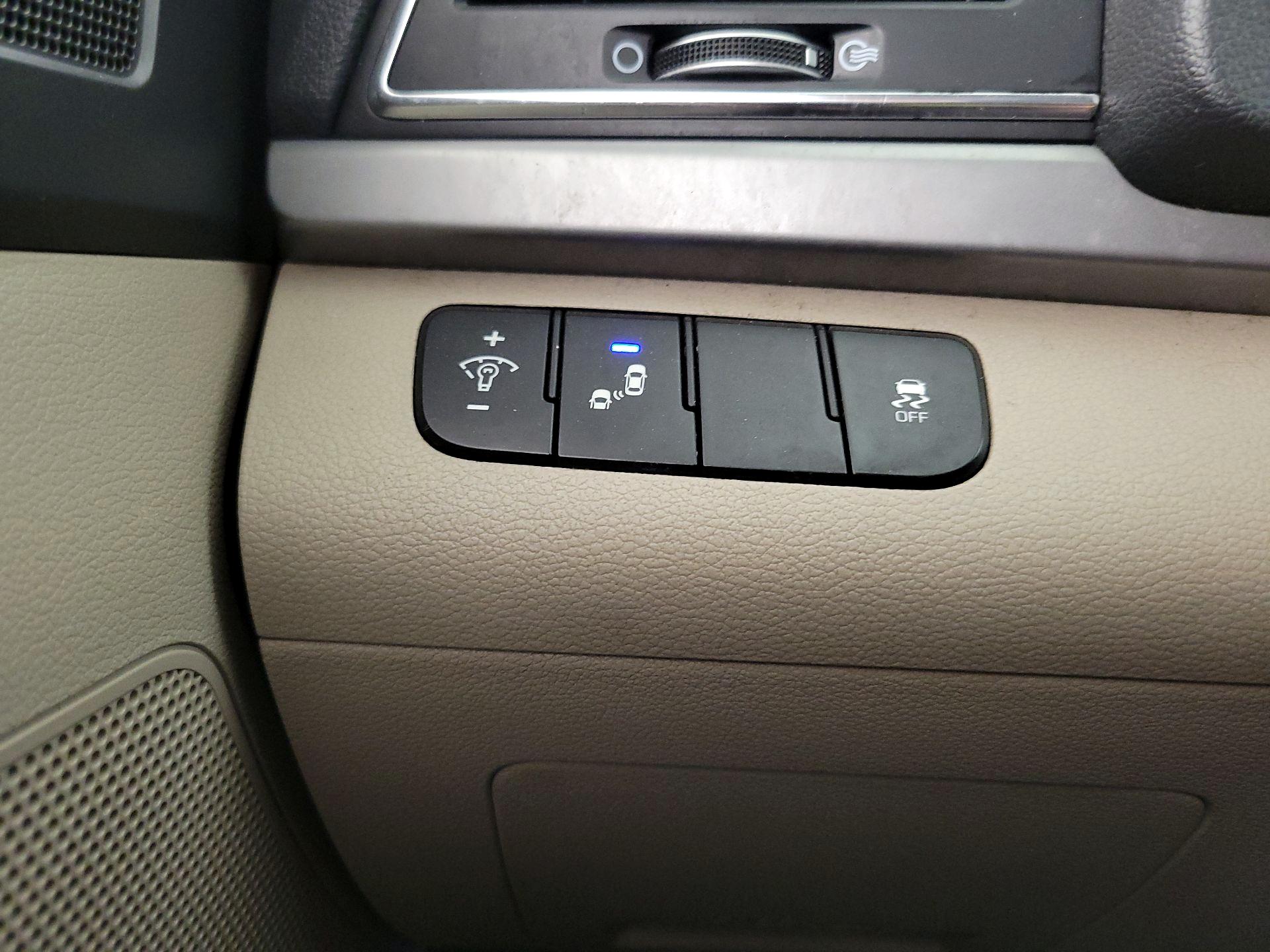 Thumbnail: 2017 Hyundai Elantra - 13