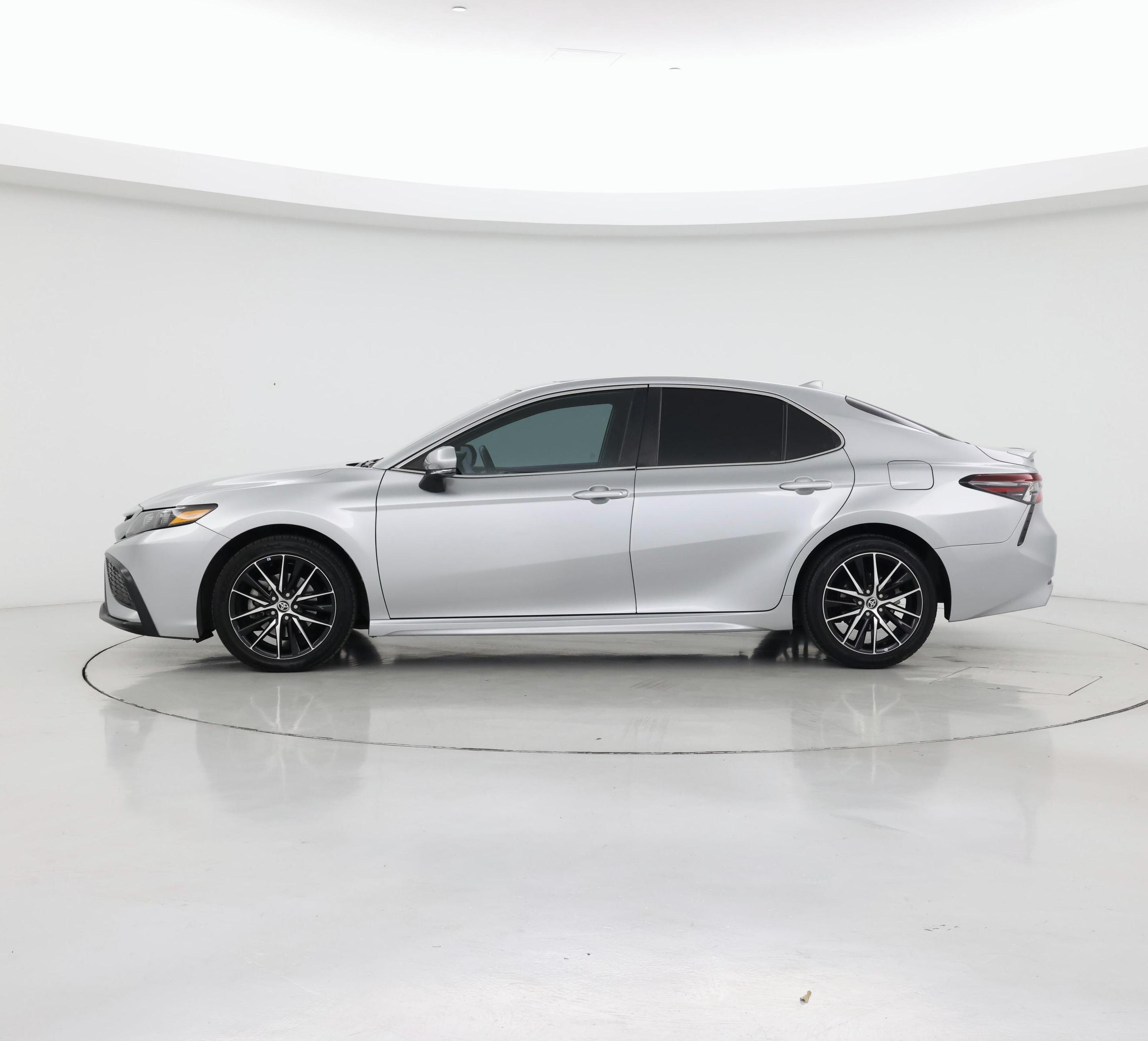 Thumbnail: 2022 Toyota Camry - 3