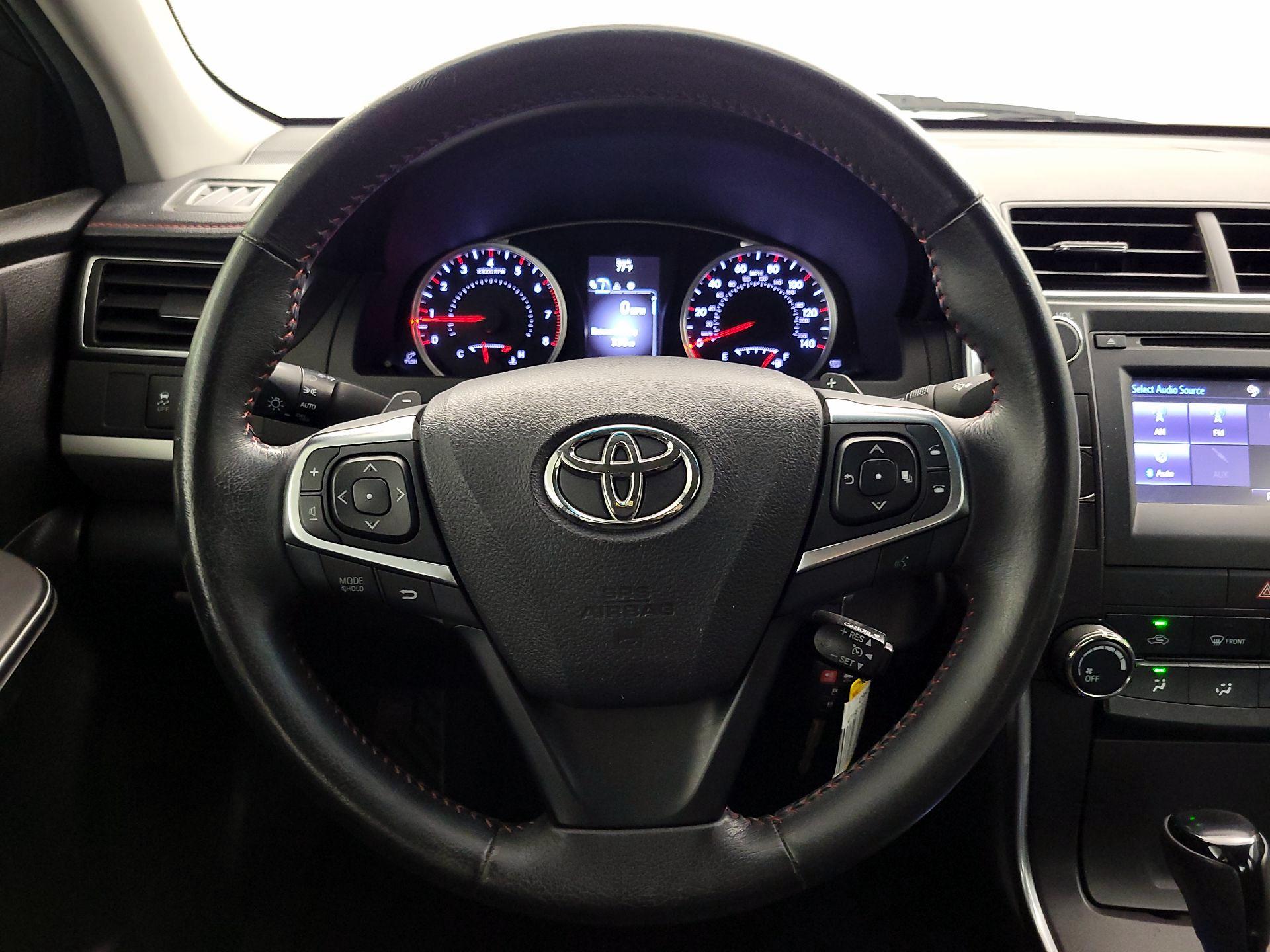 Thumbnail: 2016 Toyota Camry - 10