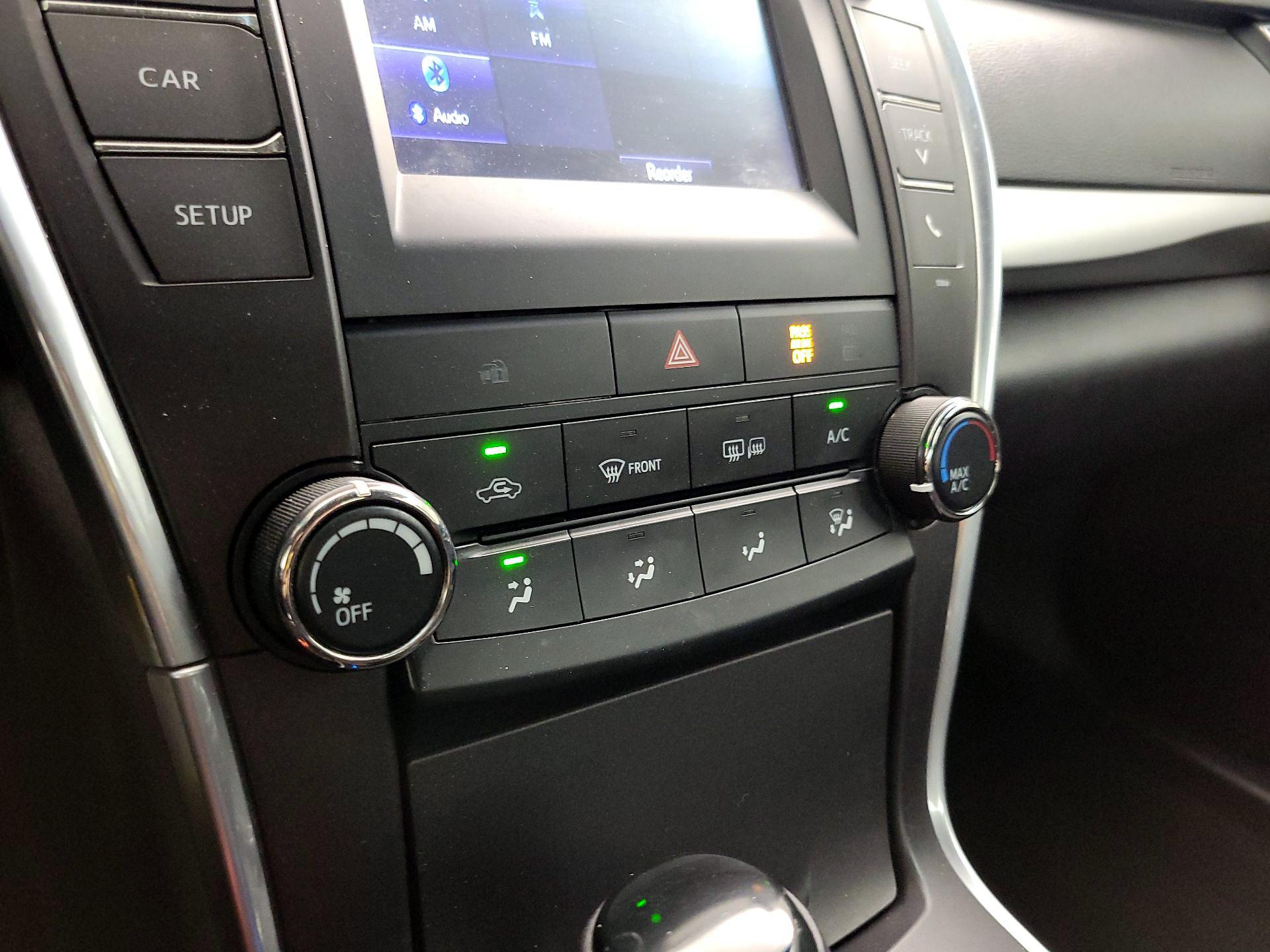 Thumbnail: 2016 Toyota Camry - 16