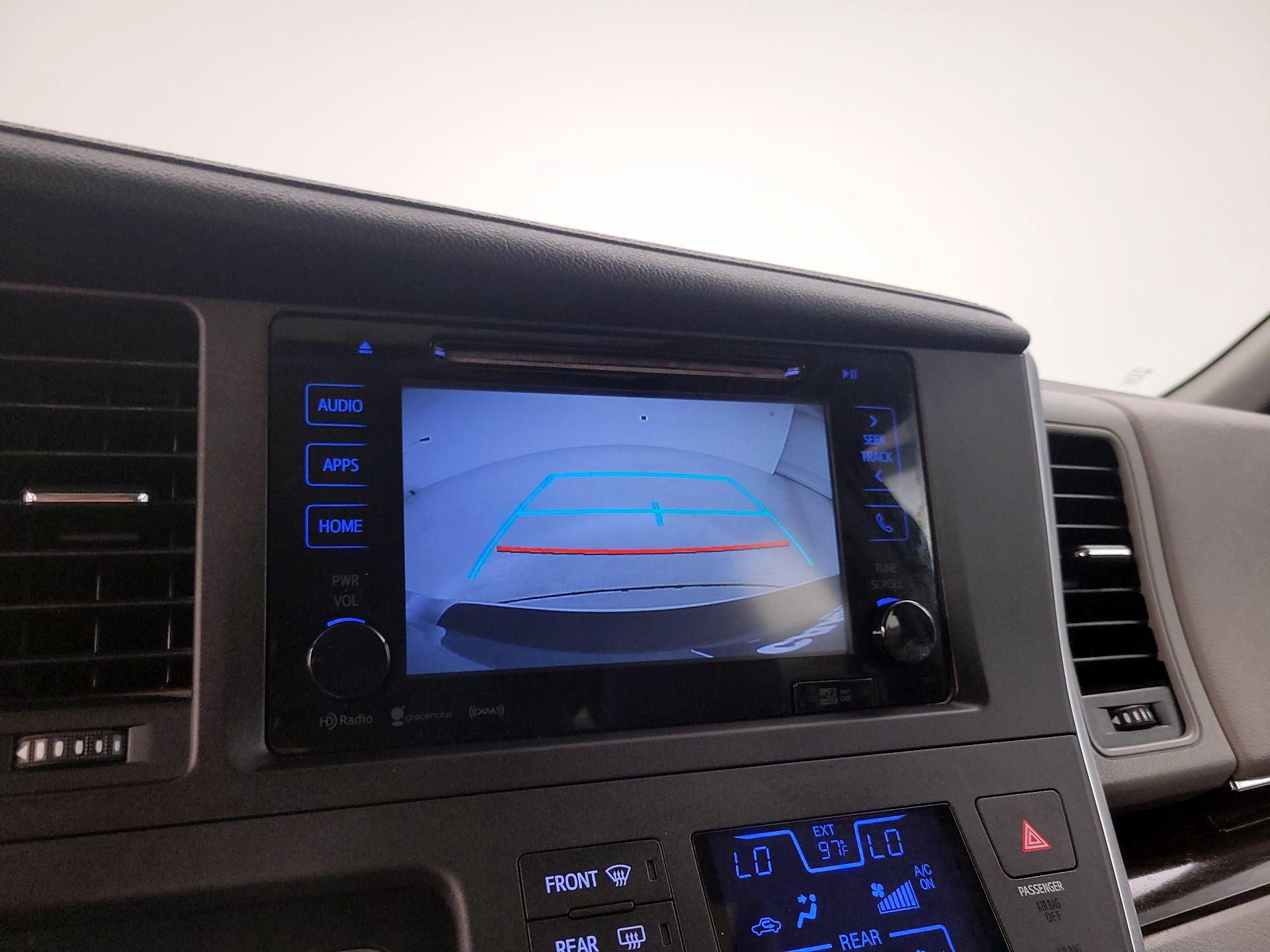 Thumbnail: 2017 Toyota Sienna - 15