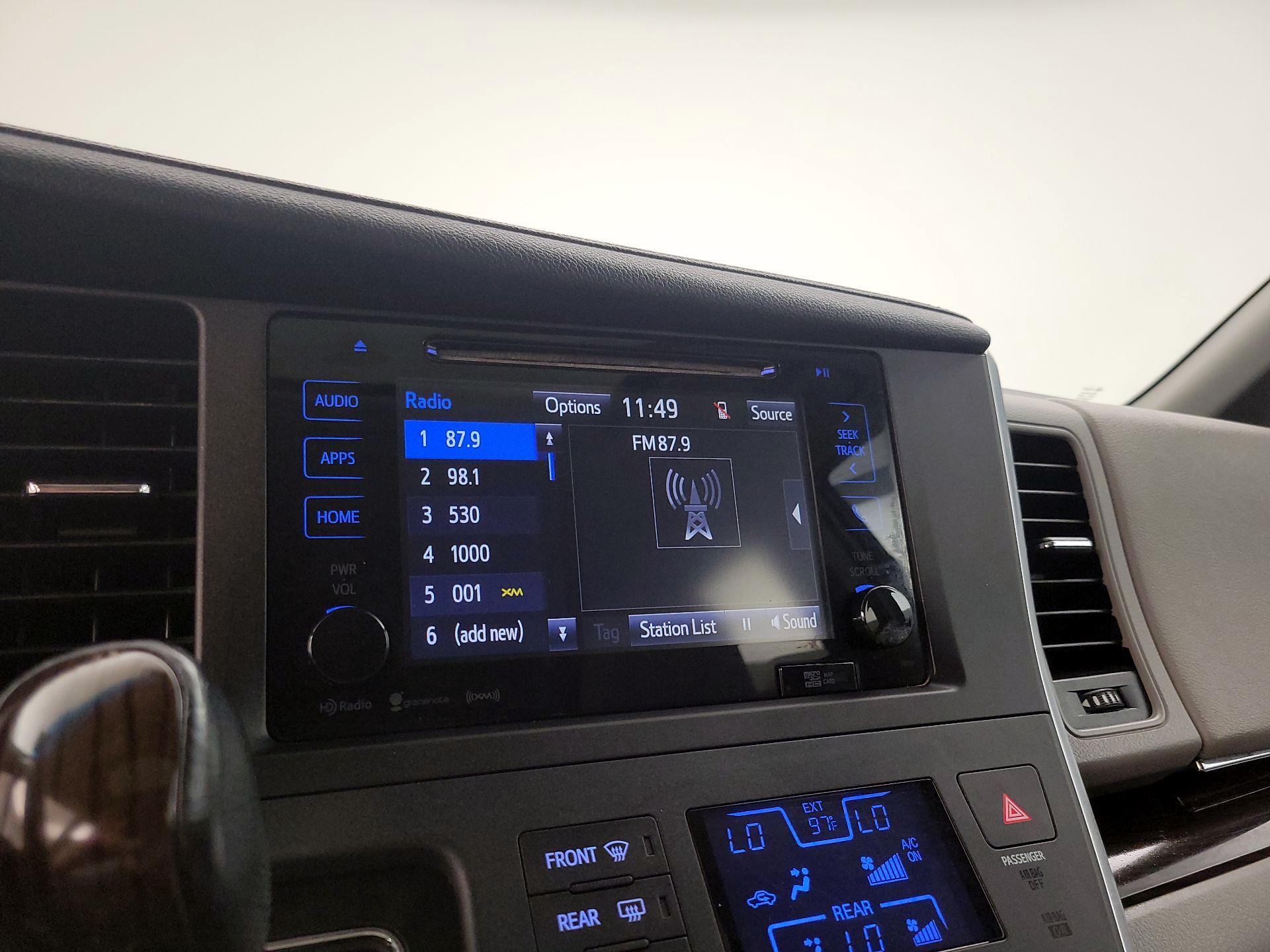 Thumbnail: 2017 Toyota Sienna - 16