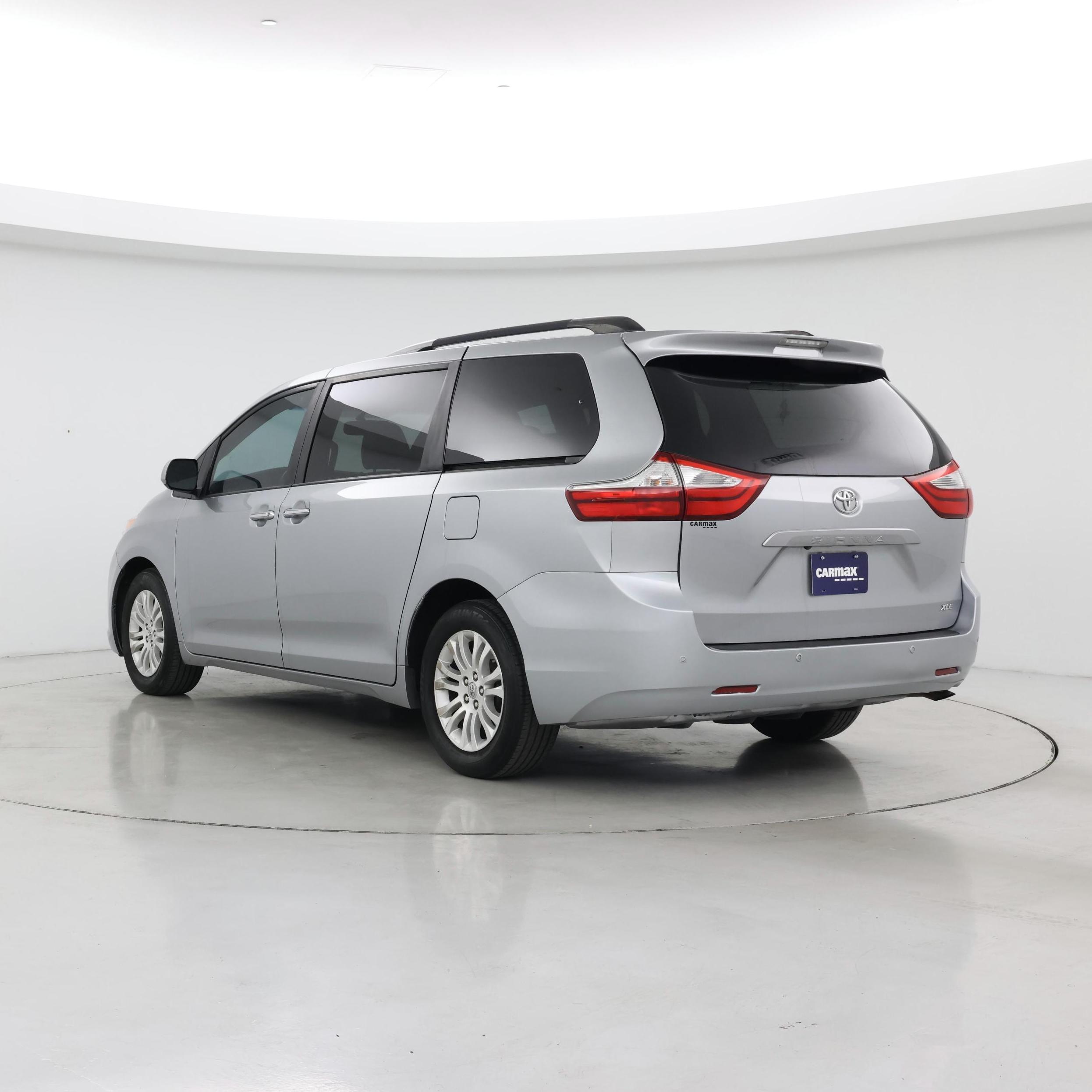 Thumbnail: 2017 Toyota Sienna - 2