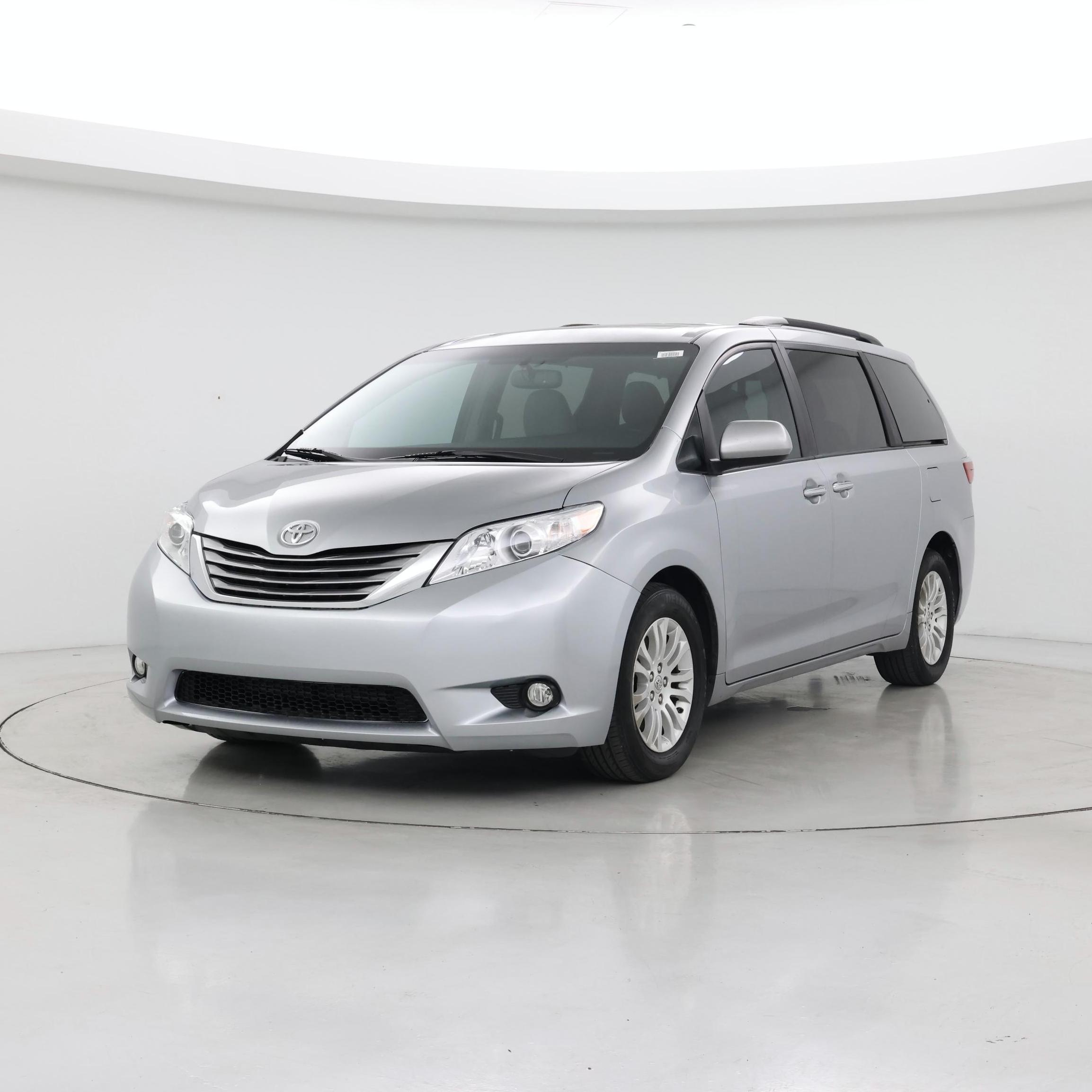 Thumbnail: 2017 Toyota Sienna - 4