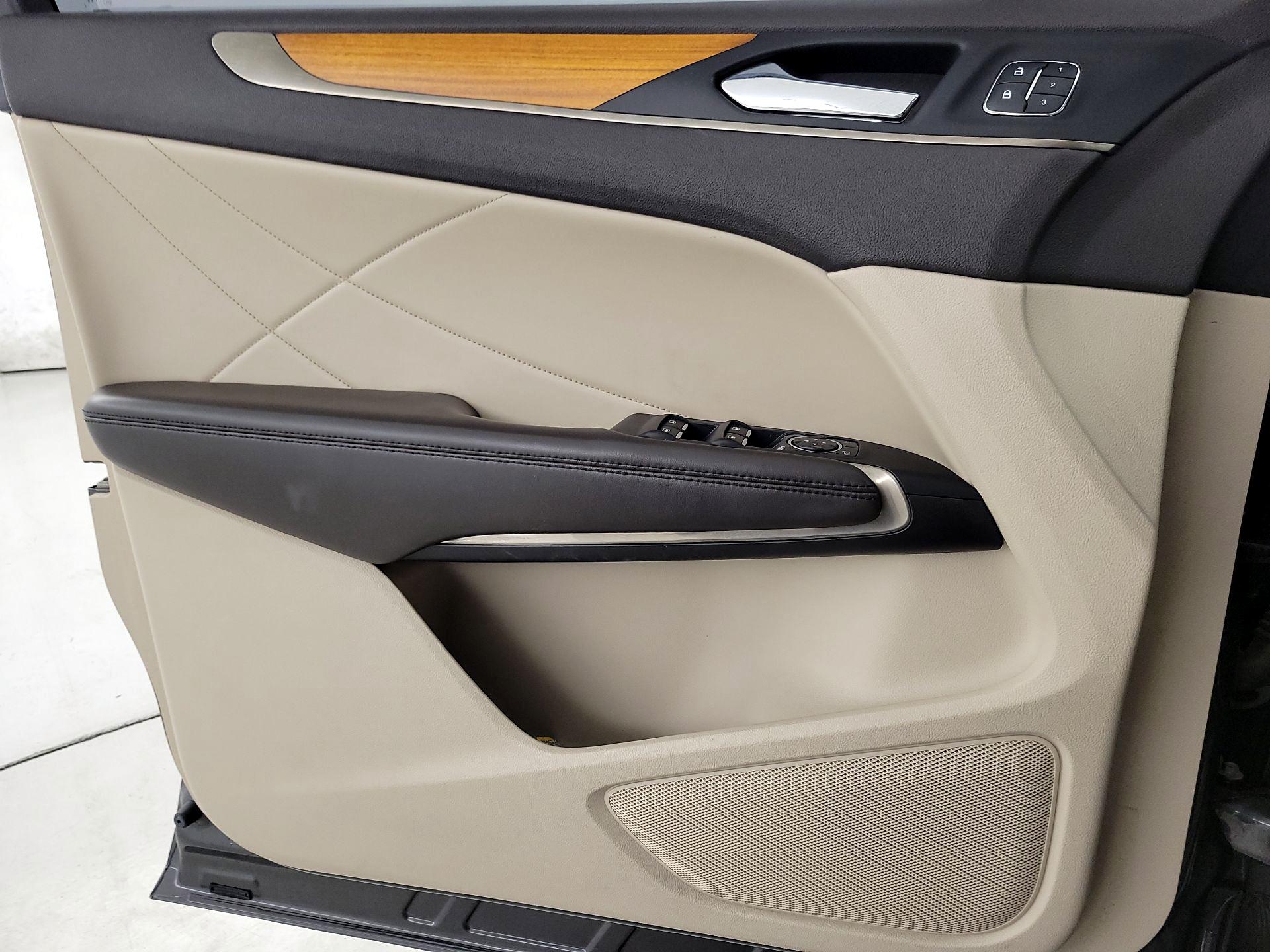 Thumbnail: 2018 Lincoln MKC - 12