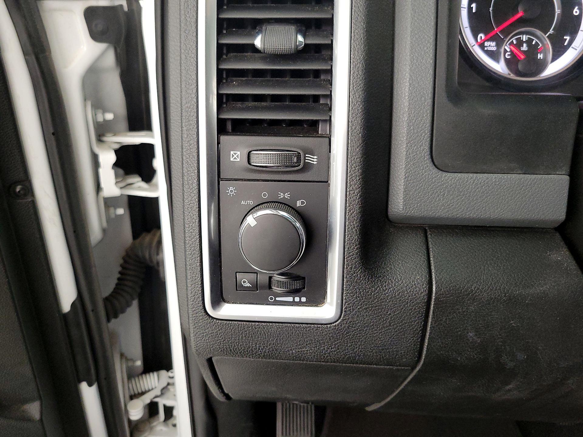 Thumbnail: 2019 RAM 1500 Classic - 13
