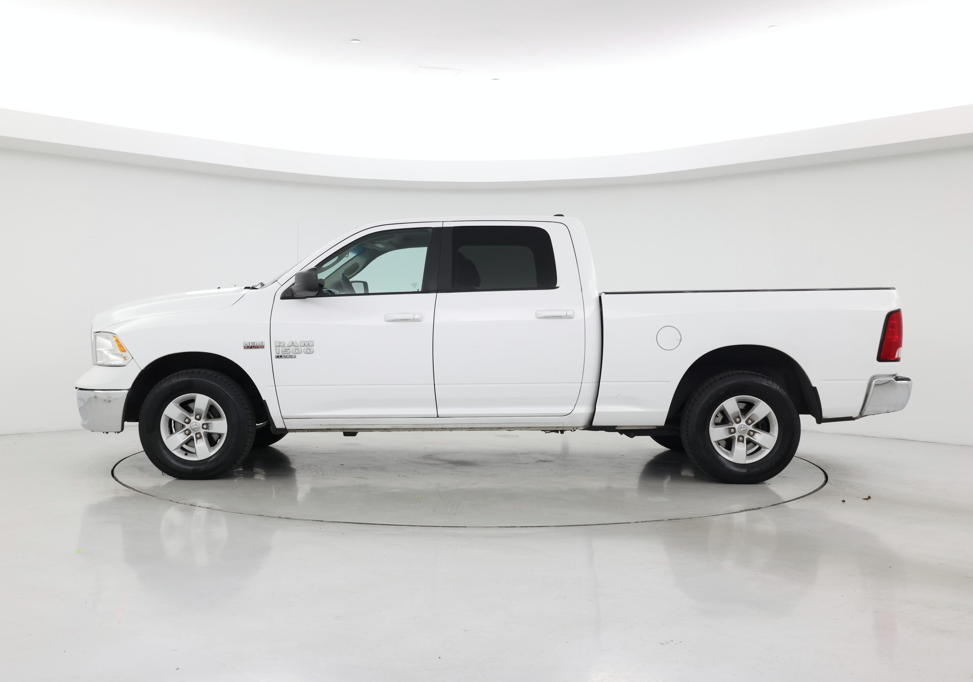 Thumbnail: 2019 RAM 1500 Classic - 3