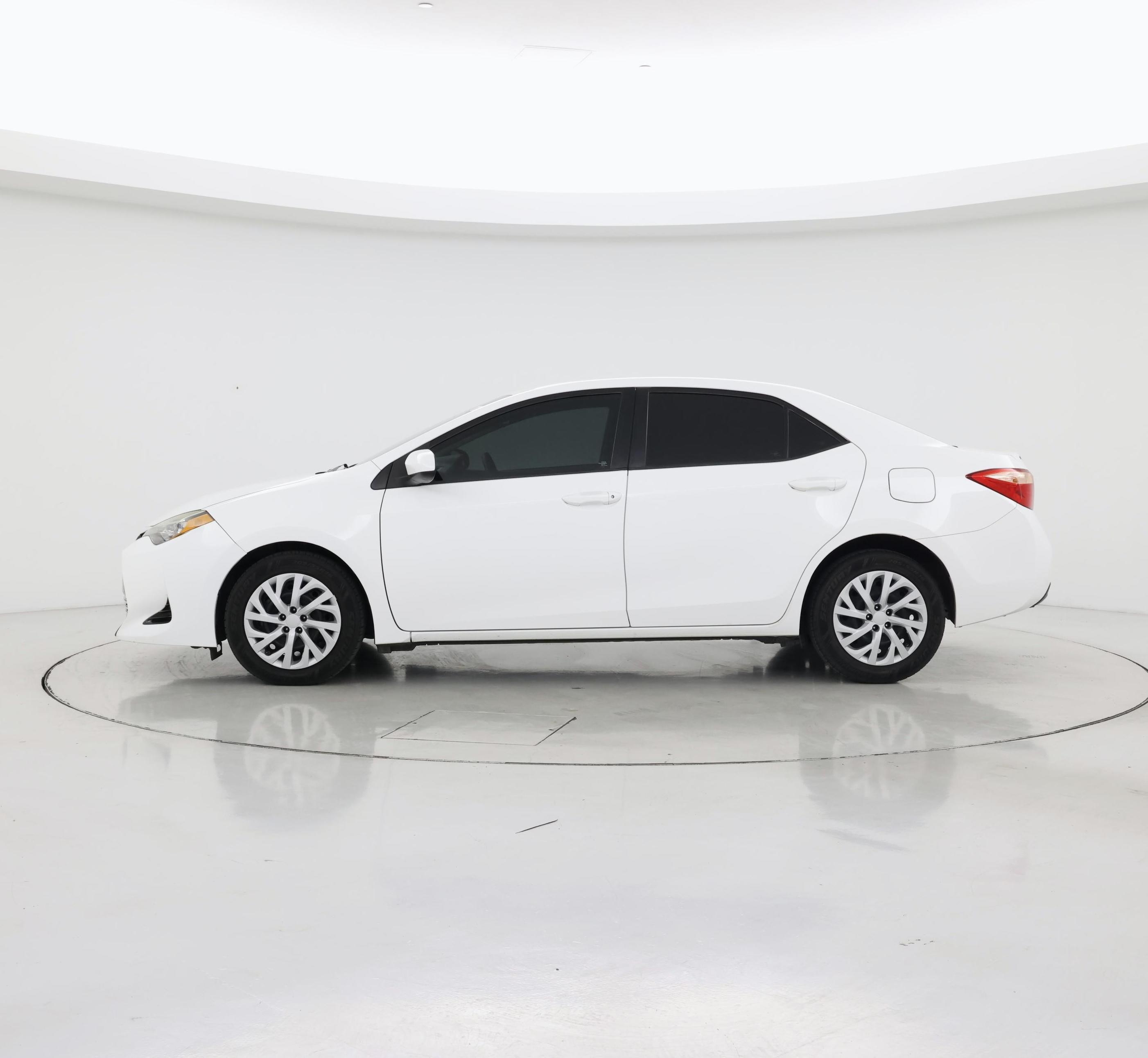 Thumbnail: 2018 Toyota Corolla - 3