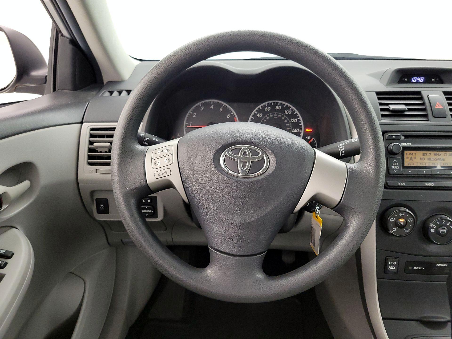 Thumbnail: 2013 Toyota Corolla - 10