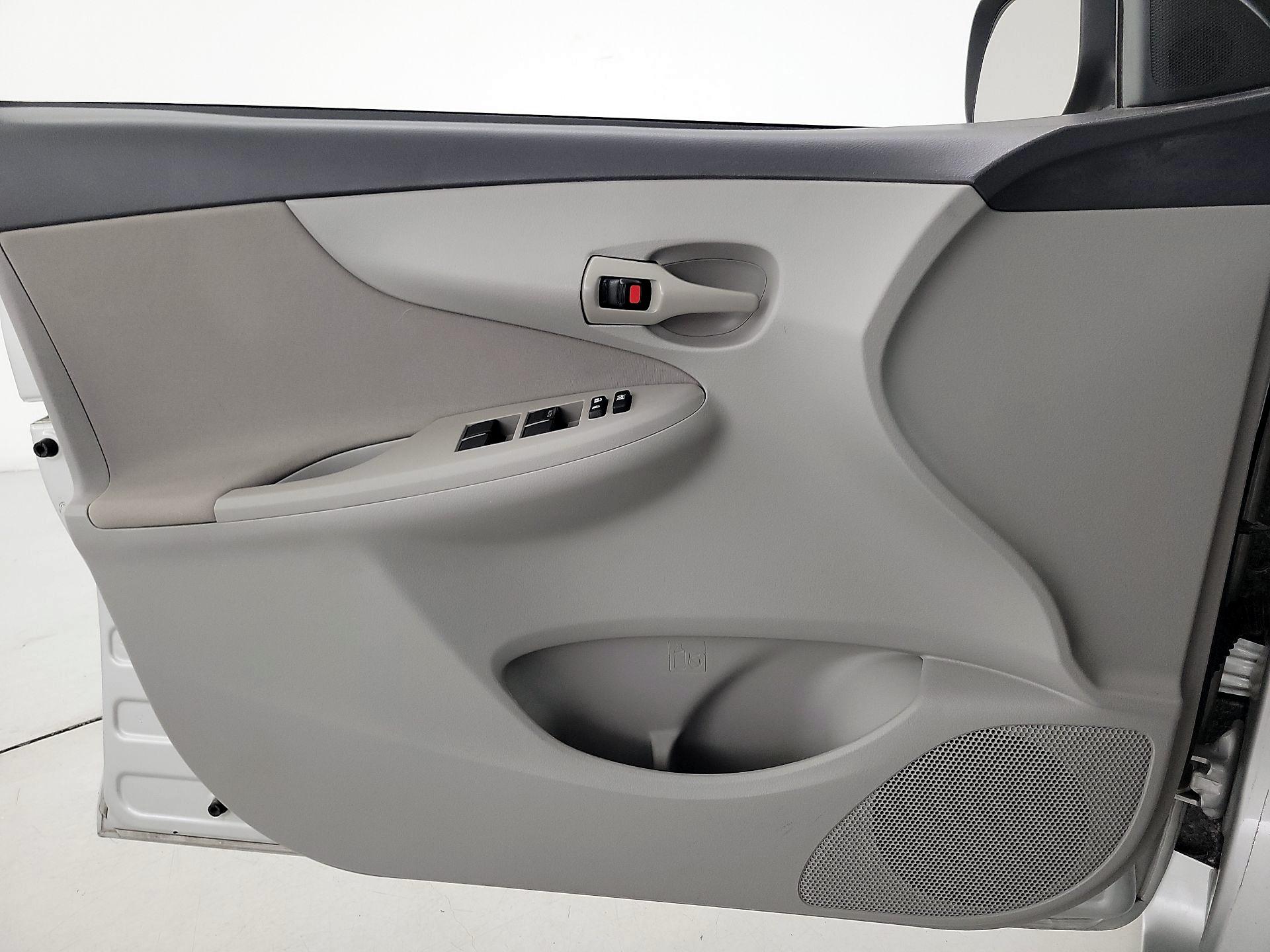 Thumbnail: 2013 Toyota Corolla - 12