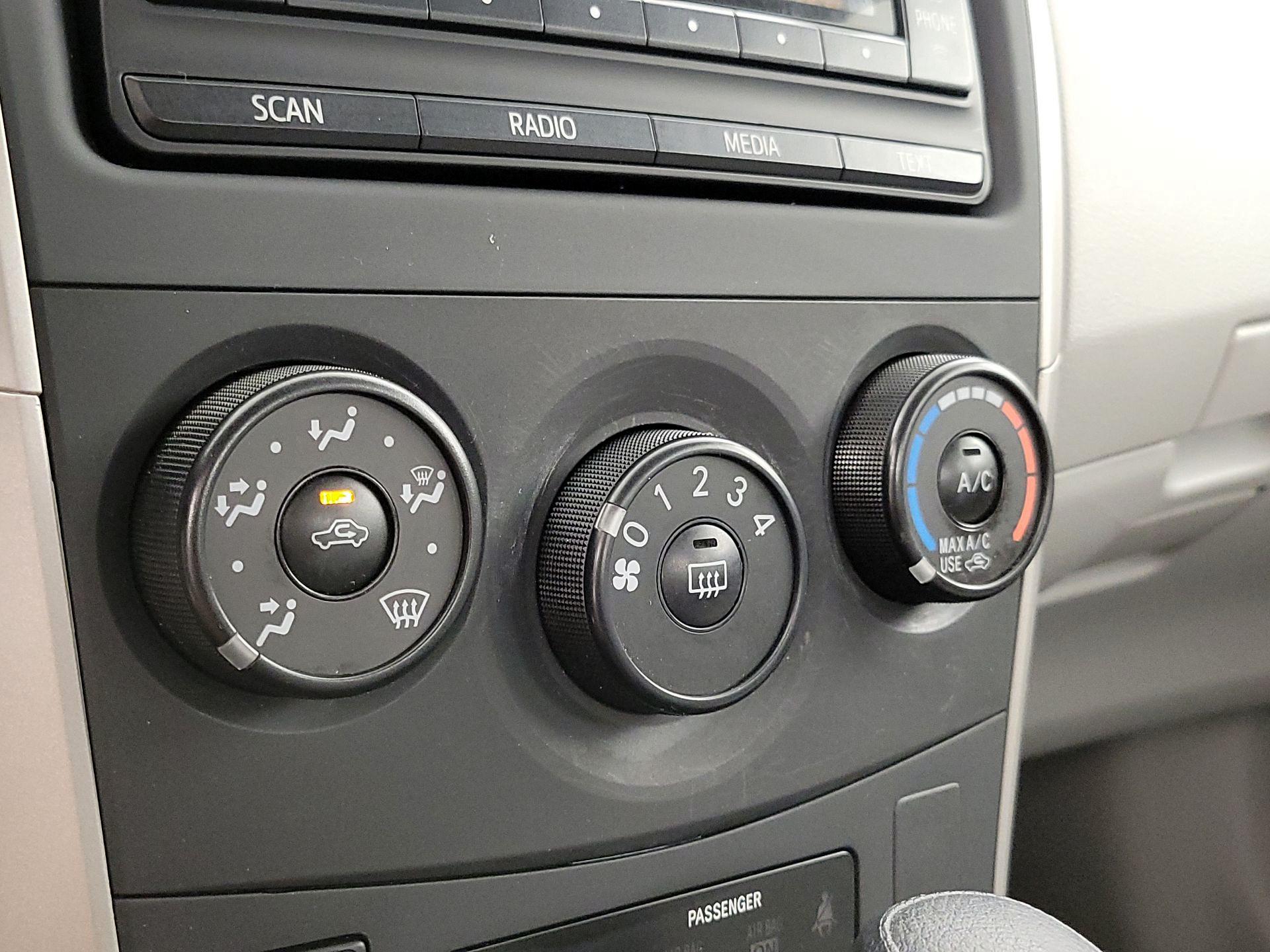 Thumbnail: 2013 Toyota Corolla - 15