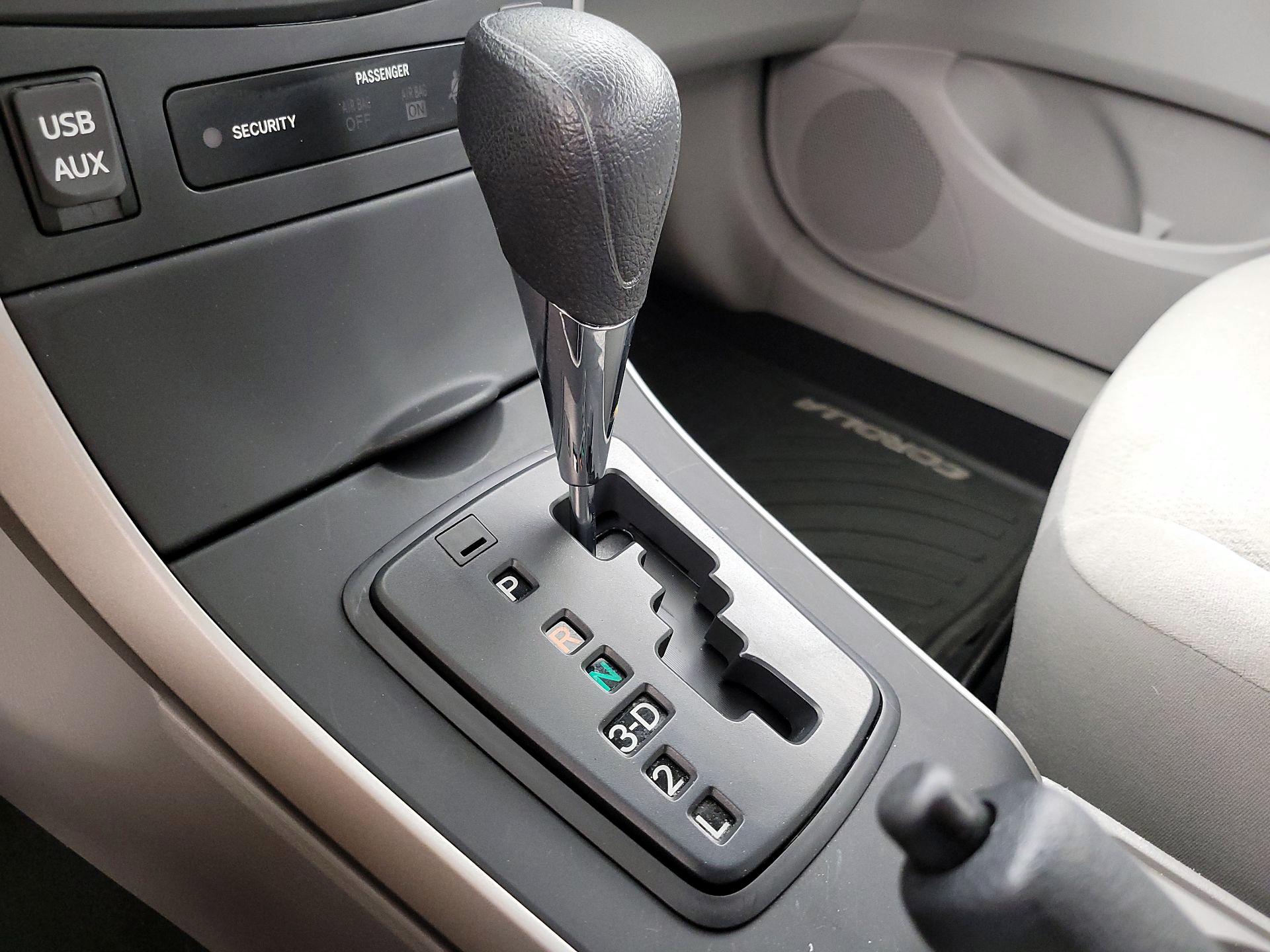 Thumbnail: 2013 Toyota Corolla - 16