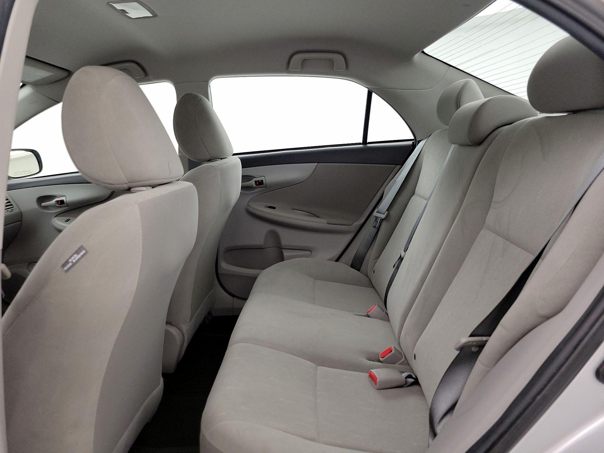 Thumbnail: 2013 Toyota Corolla - 18