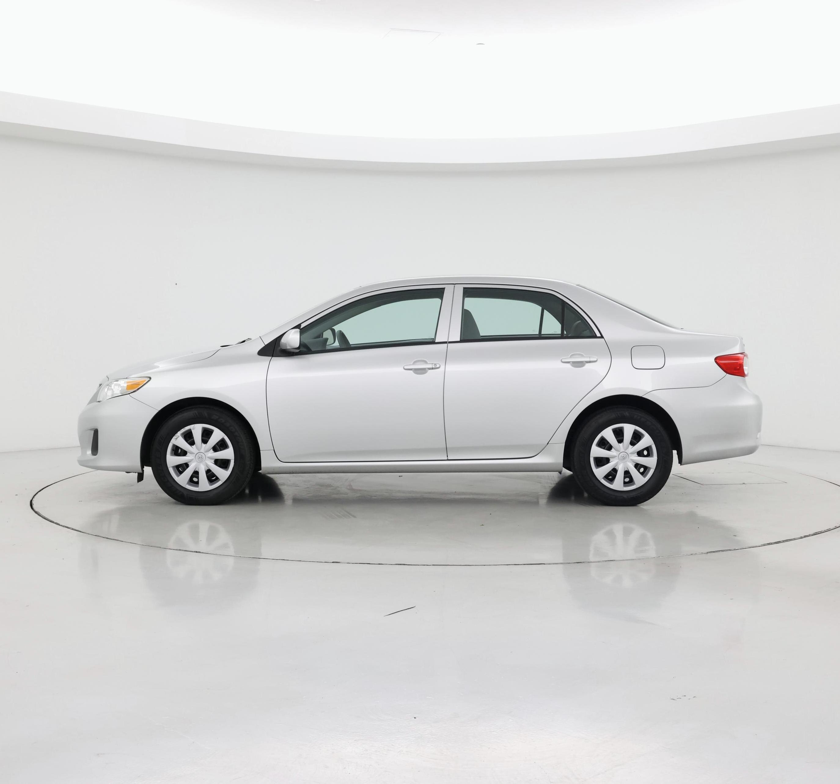 Thumbnail: 2013 Toyota Corolla - 3