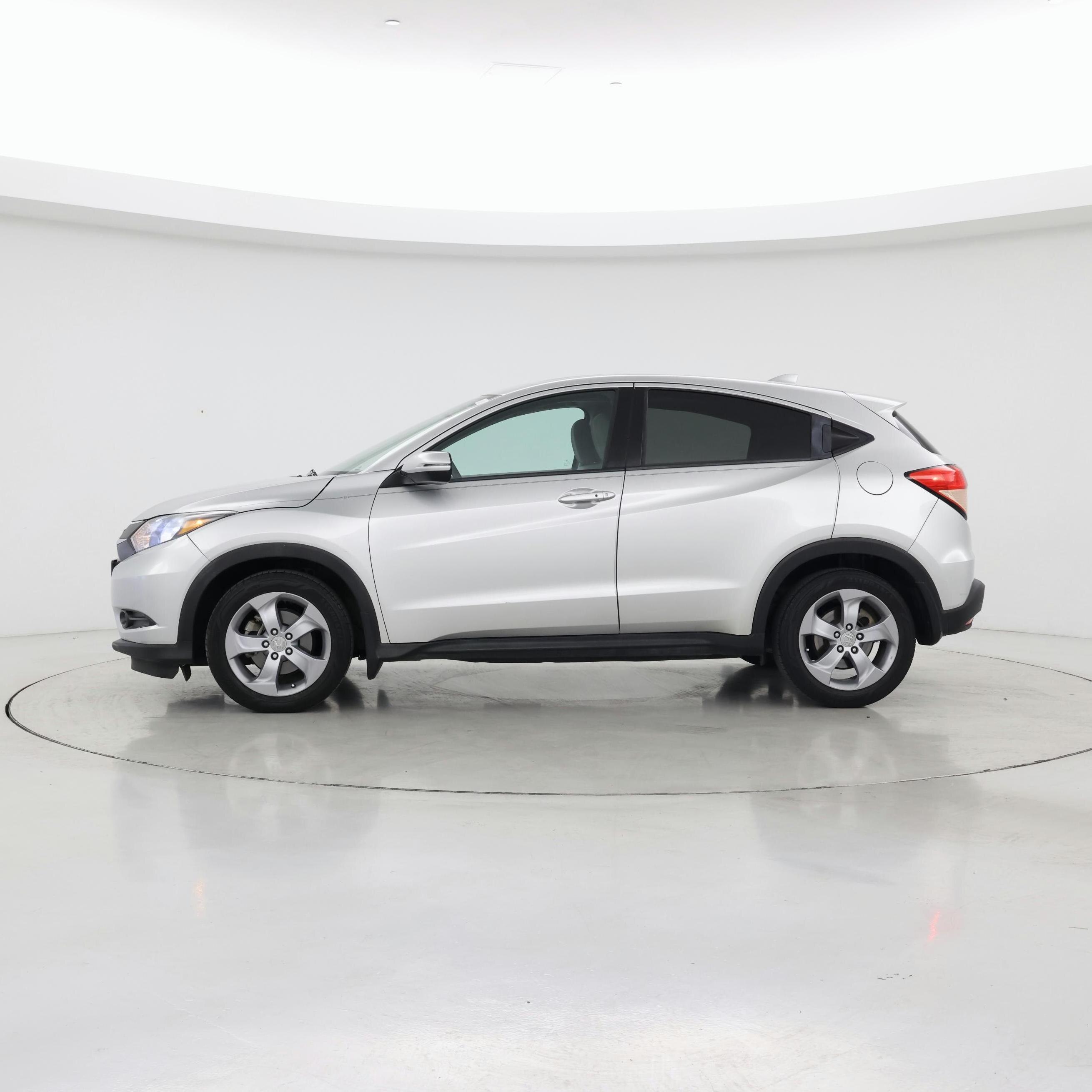 Thumbnail: 2016 Honda HR-V - 3
