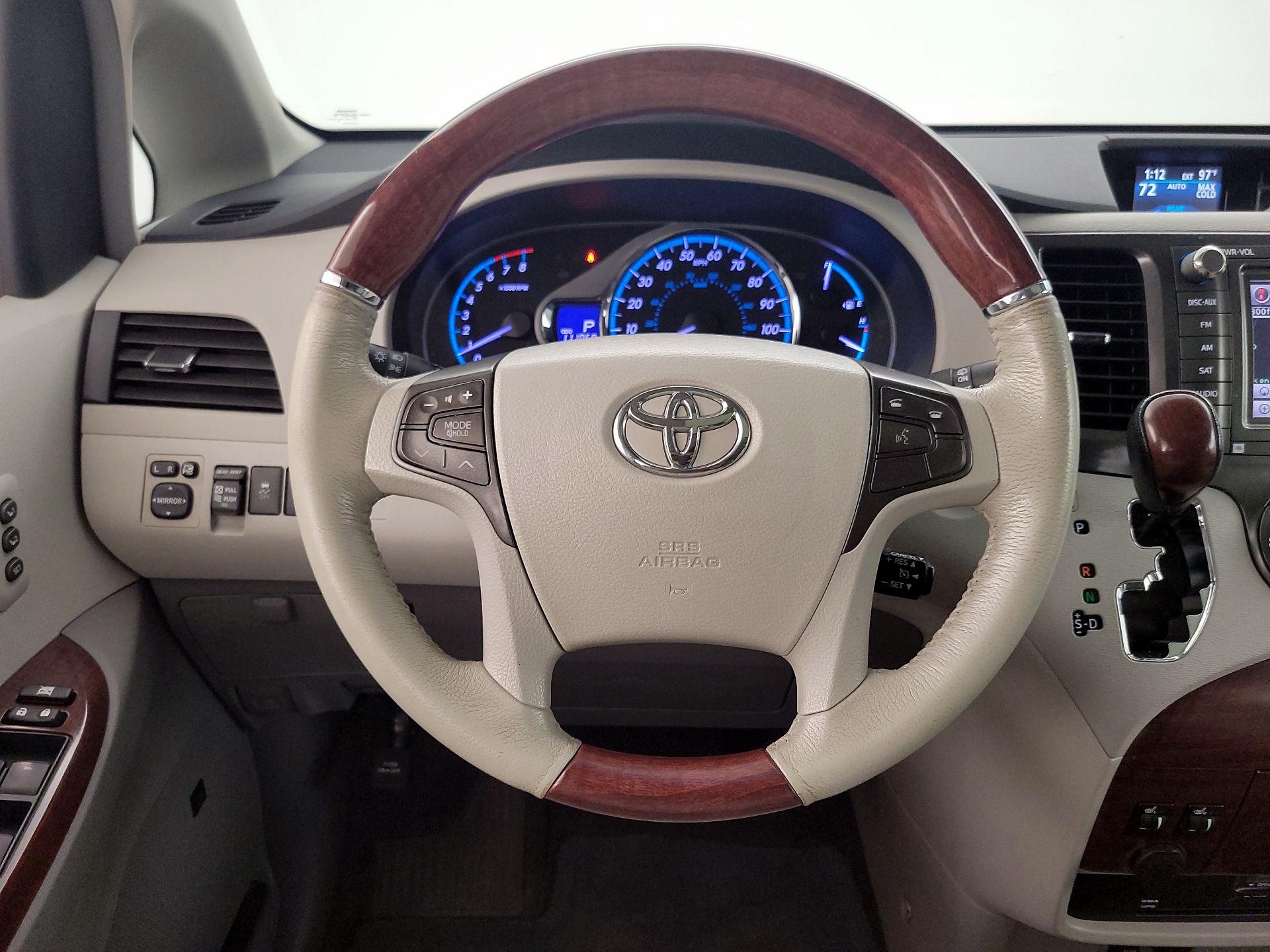 Thumbnail: 2013 Toyota Sienna - 10