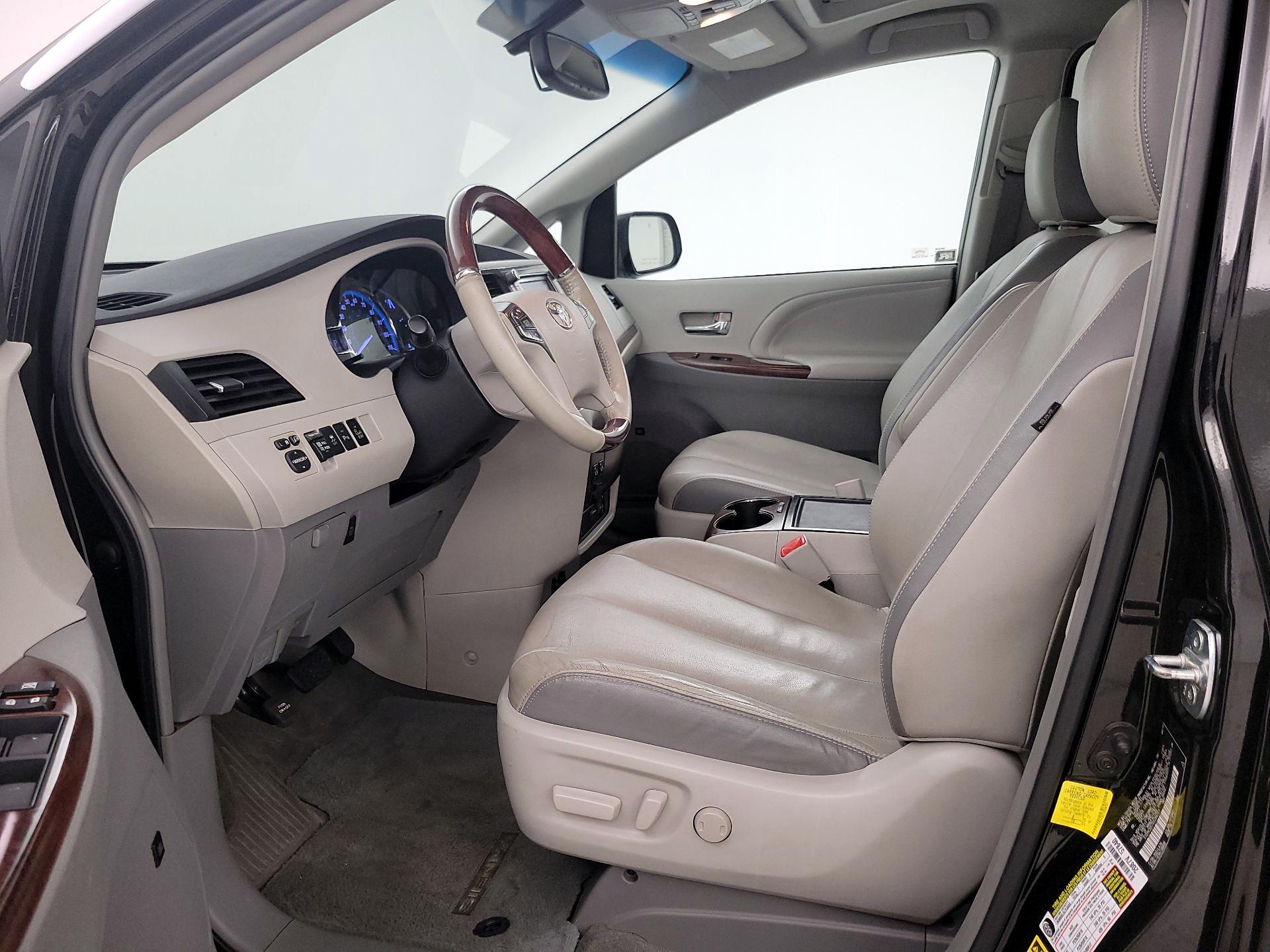 Thumbnail: 2013 Toyota Sienna - 11
