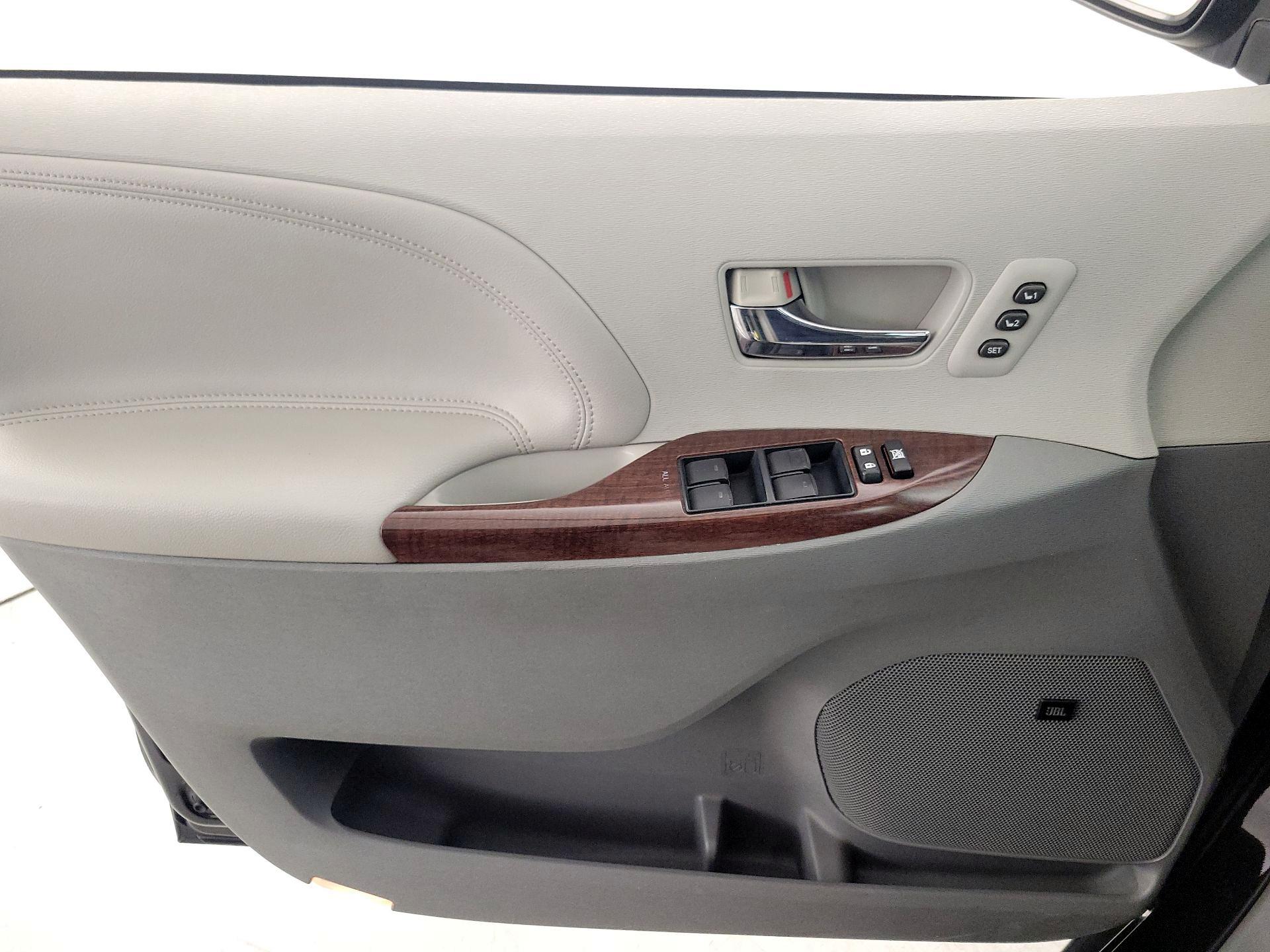 Thumbnail: 2013 Toyota Sienna - 12