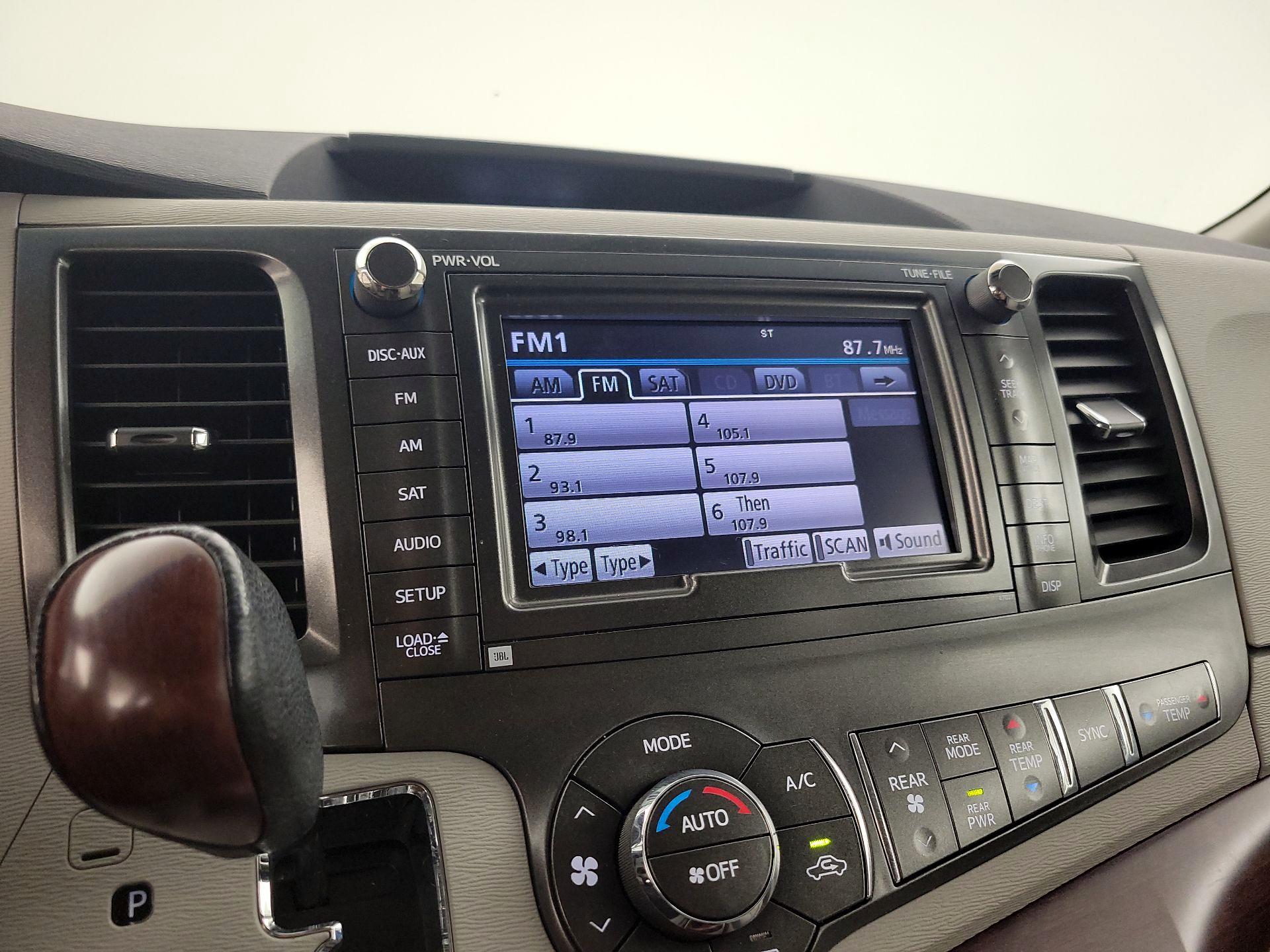 Thumbnail: 2013 Toyota Sienna - 16