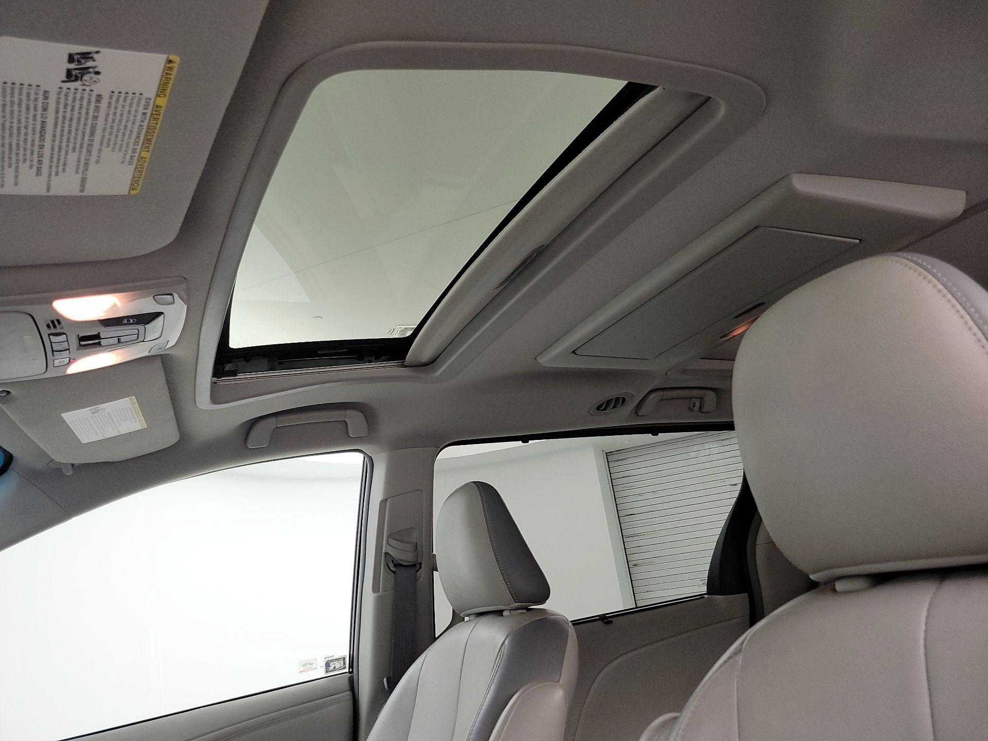 Thumbnail: 2013 Toyota Sienna - 19