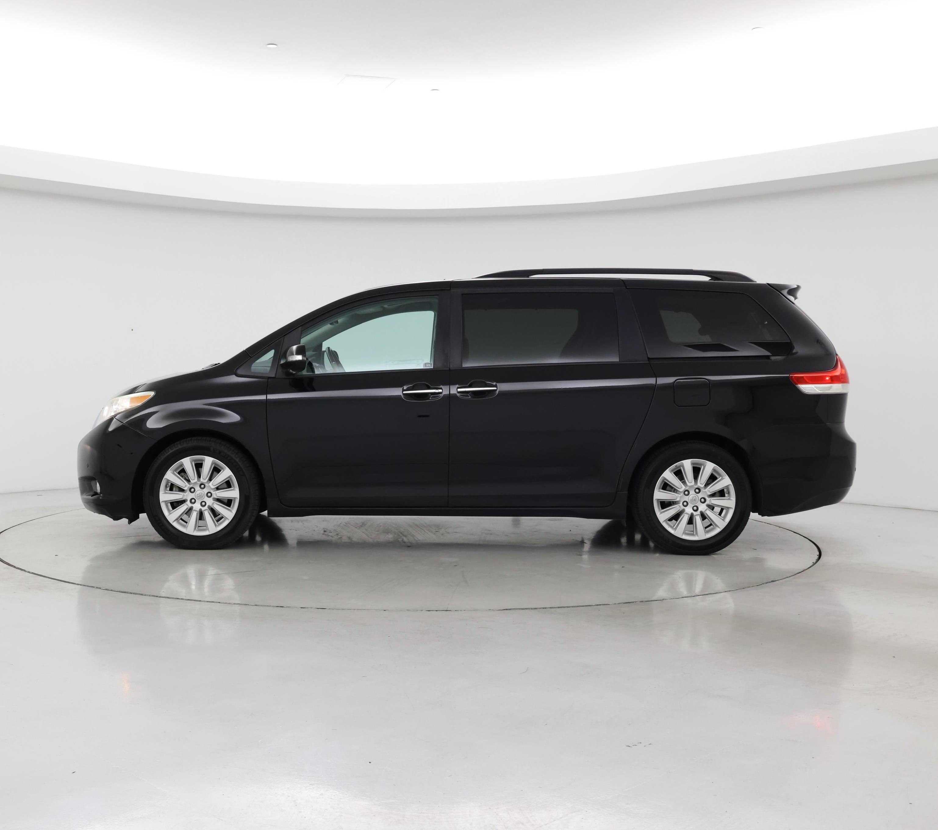 Thumbnail: 2013 Toyota Sienna - 3