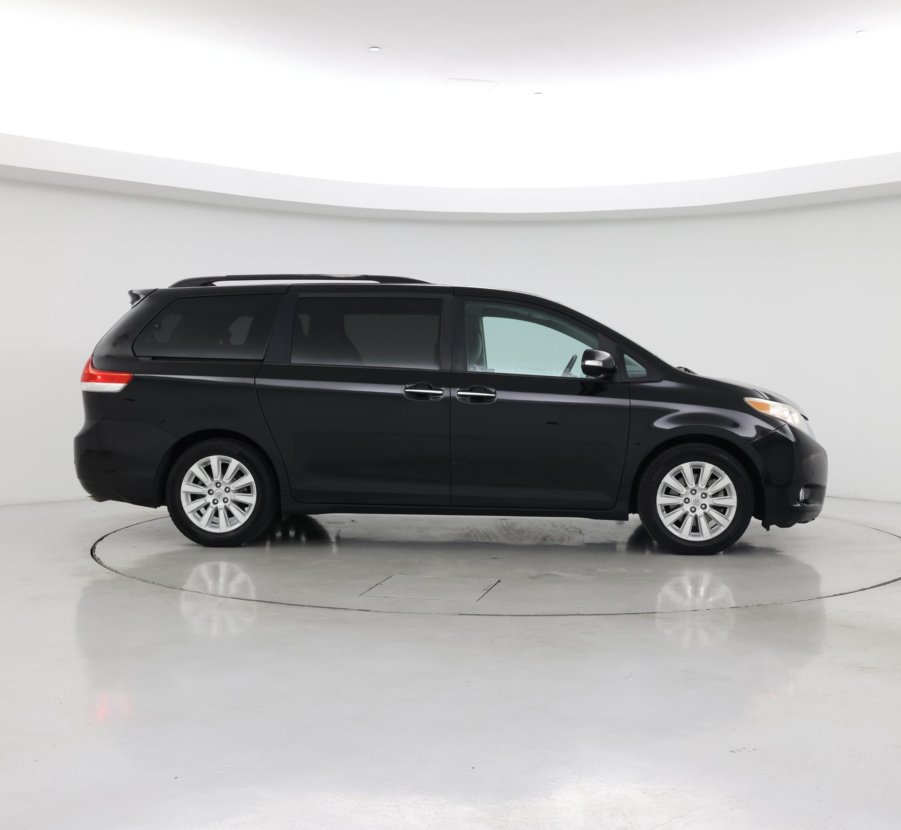 Thumbnail: 2013 Toyota Sienna - 7