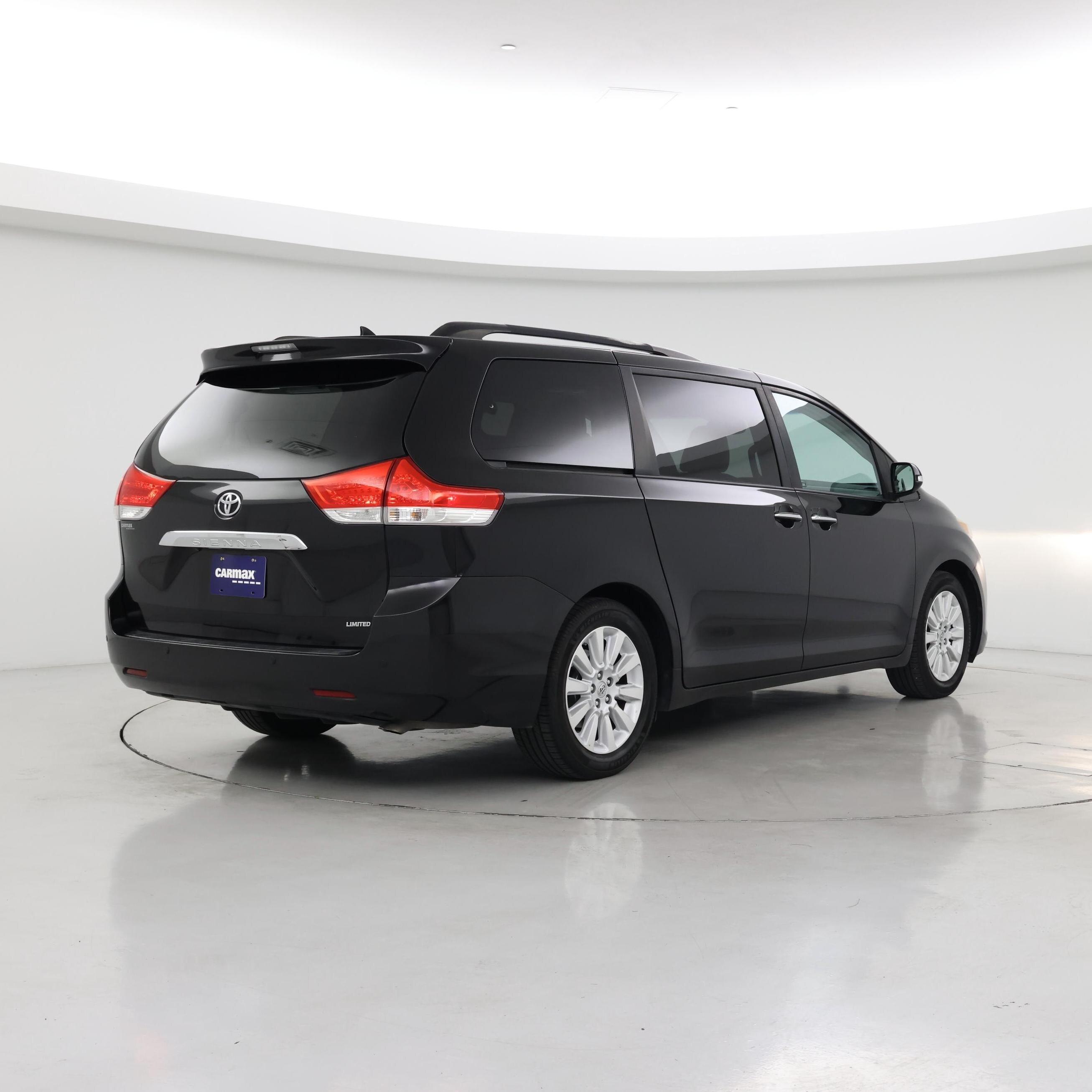 Thumbnail: 2013 Toyota Sienna - 8