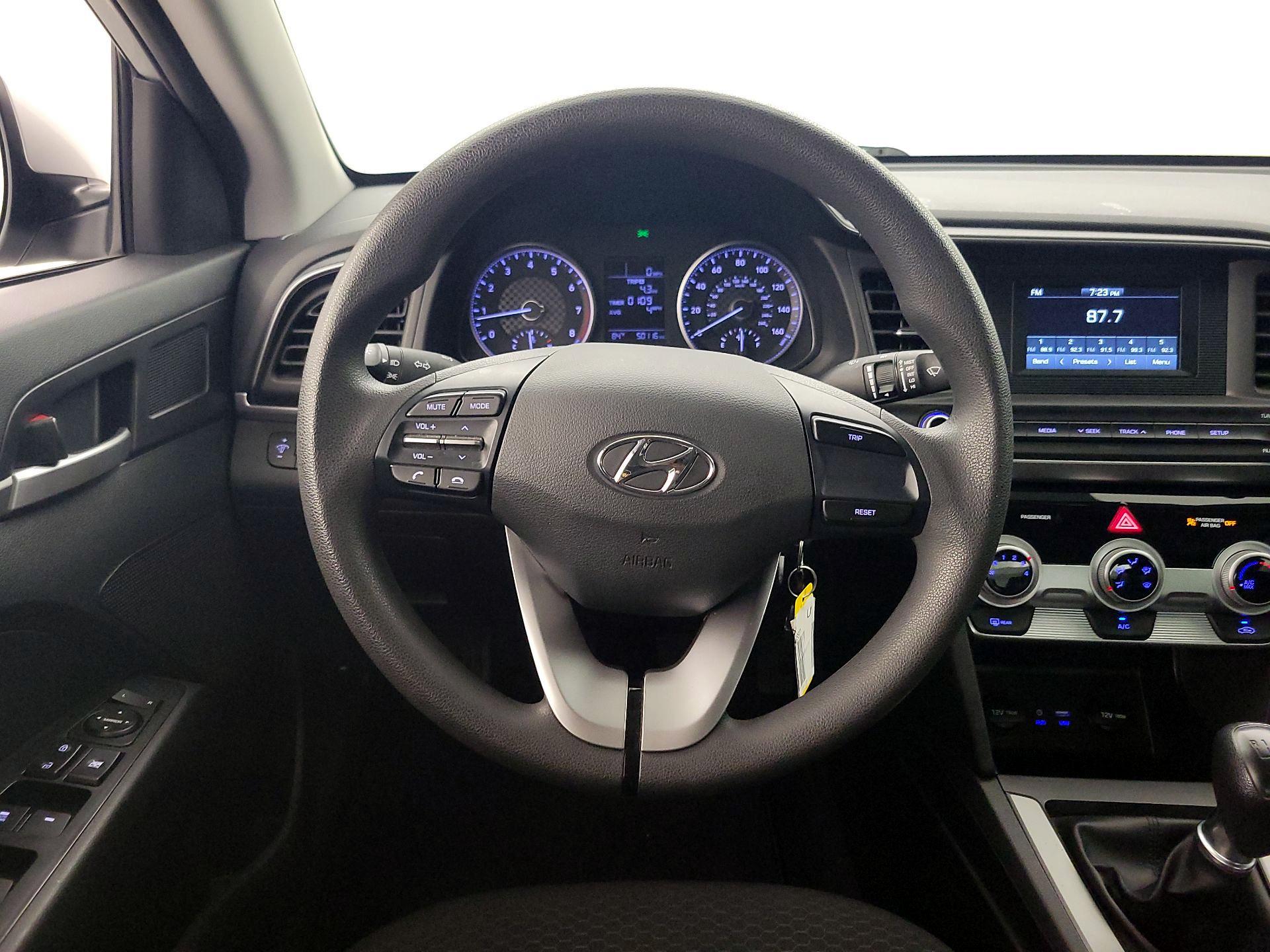 Thumbnail: 2019 Hyundai Elantra - 10